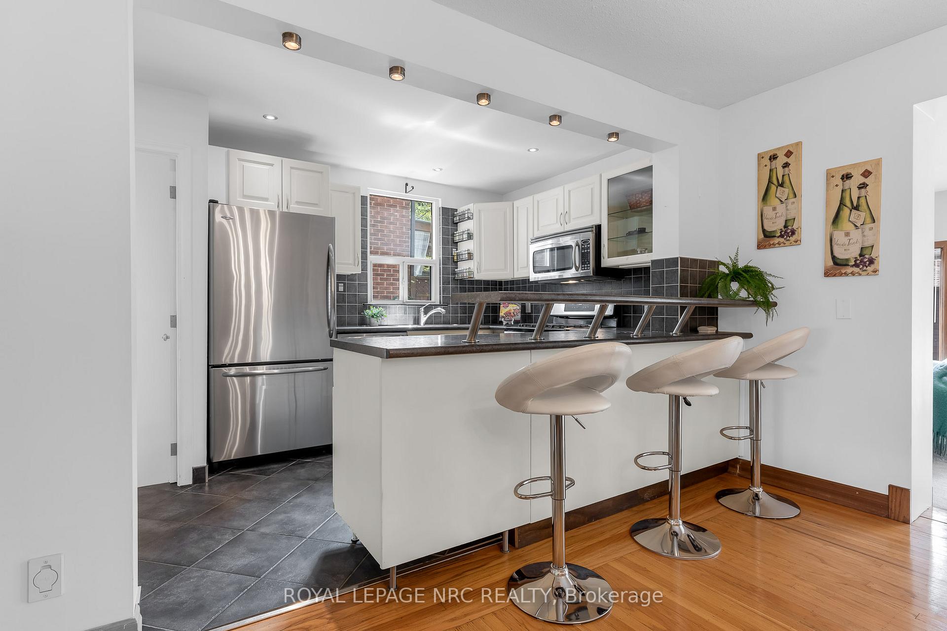 Photo 13 of 266 London Street S, Hamilton, Delta — HOMEH