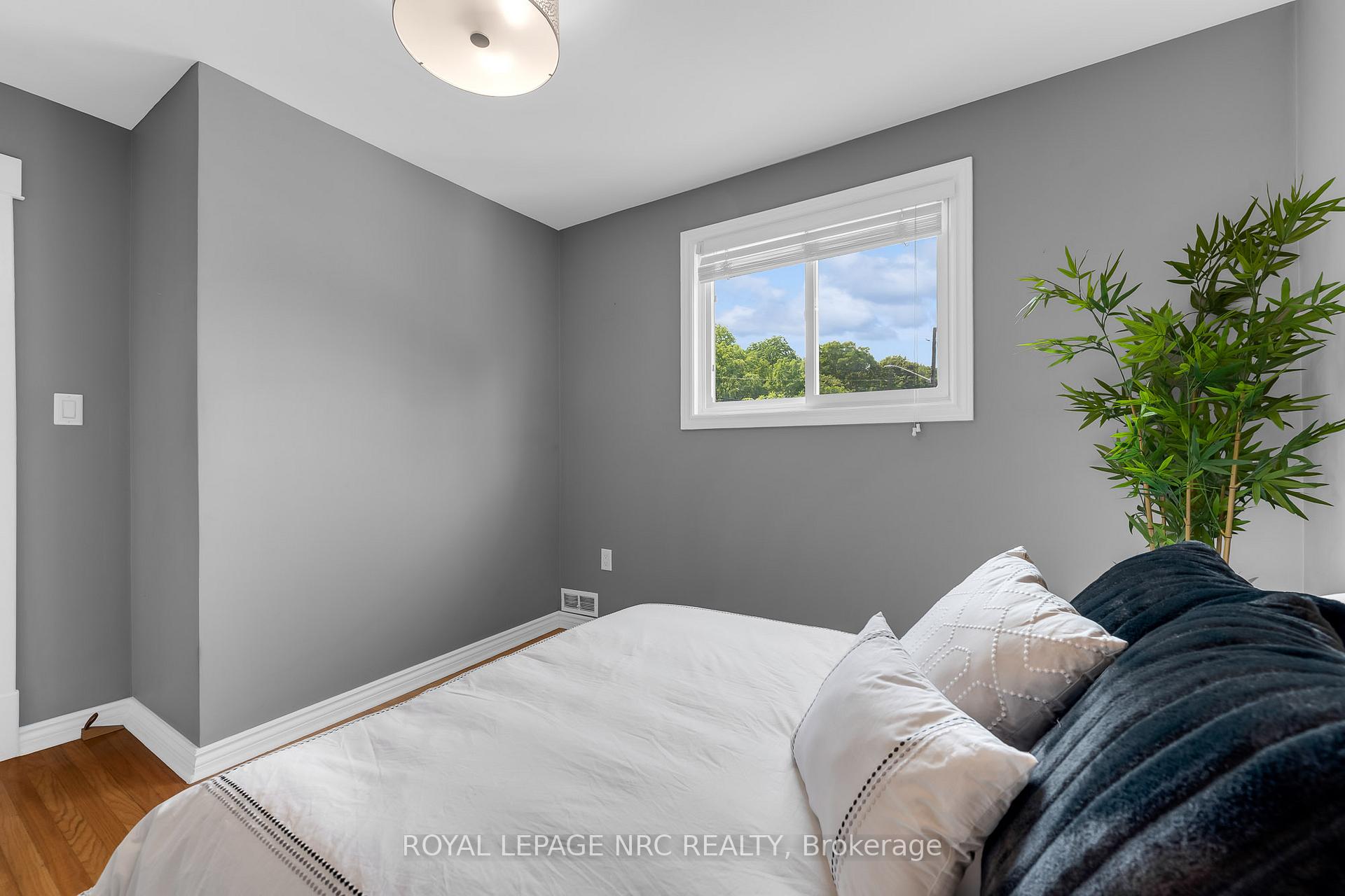 Photo 21 of 266 London Street S, Hamilton, Delta — HOMEH