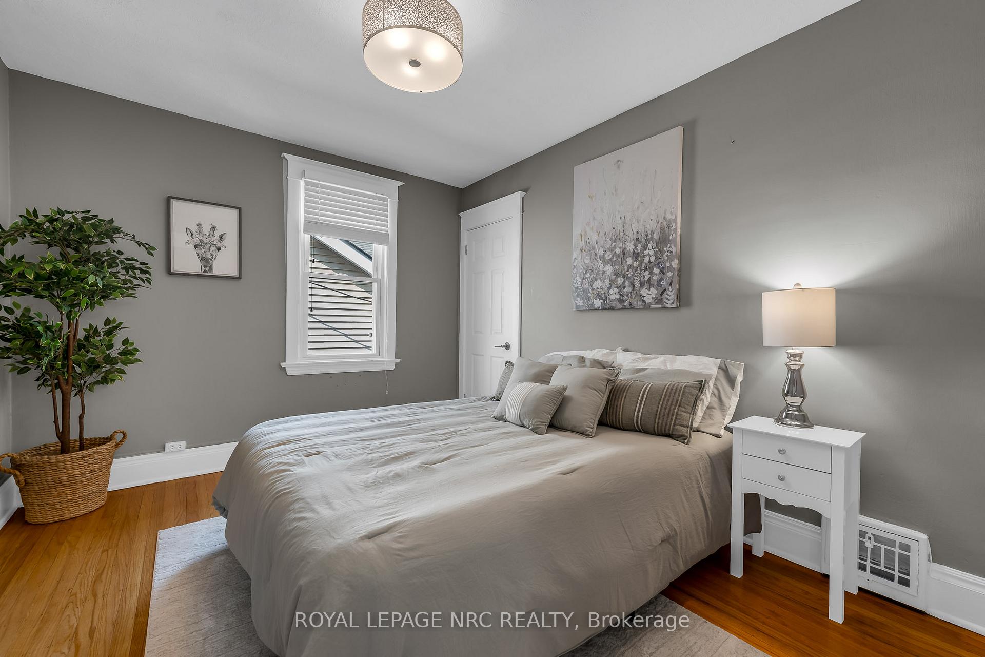 Photo 22 of 266 London Street S, Hamilton, Delta — HOMEH