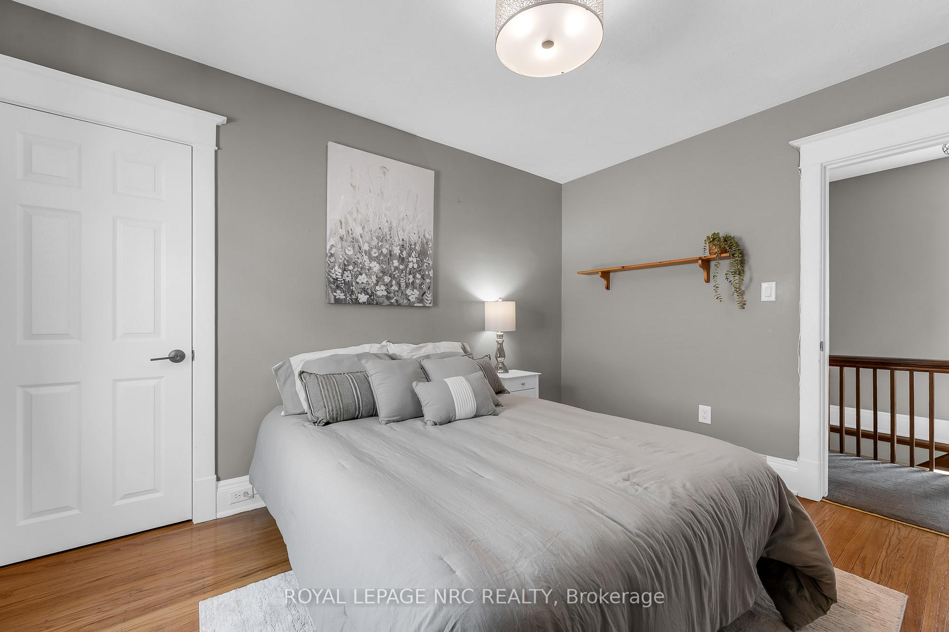 Photo 23 of 266 London Street S, Hamilton, Delta — HOMEH