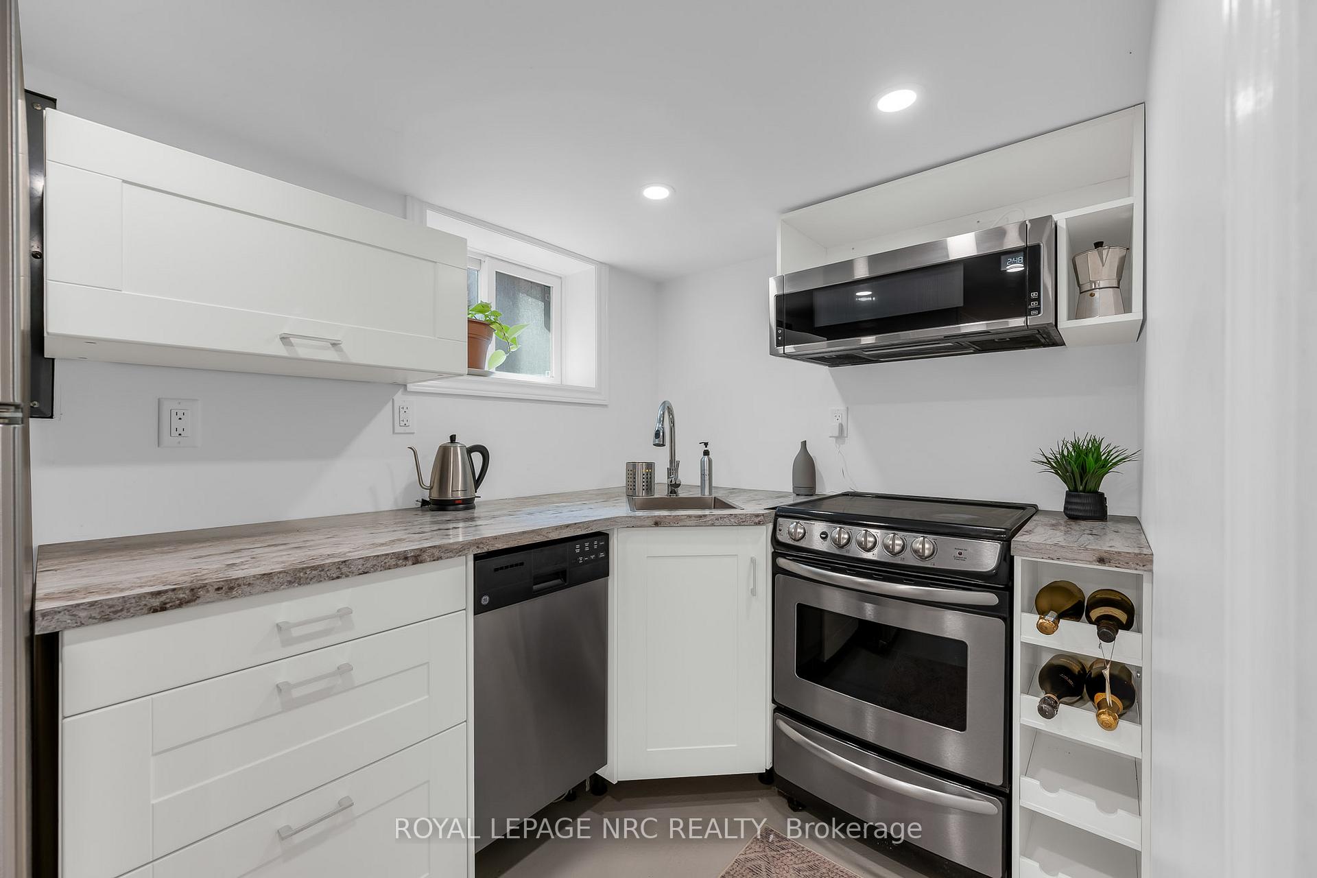 Photo 28 of 266 London Street S, Hamilton, Delta — HOMEH