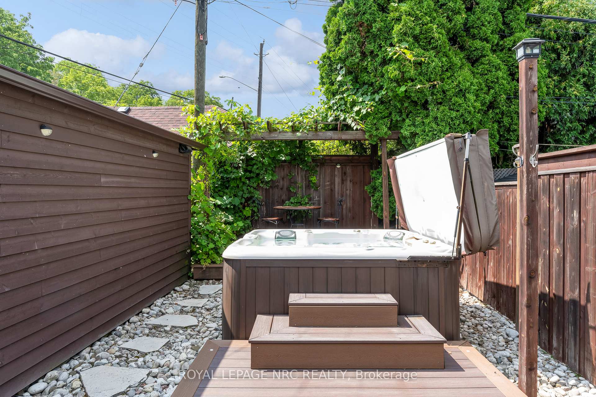 Photo 34 of 266 London Street S, Hamilton, Delta — HOMEH