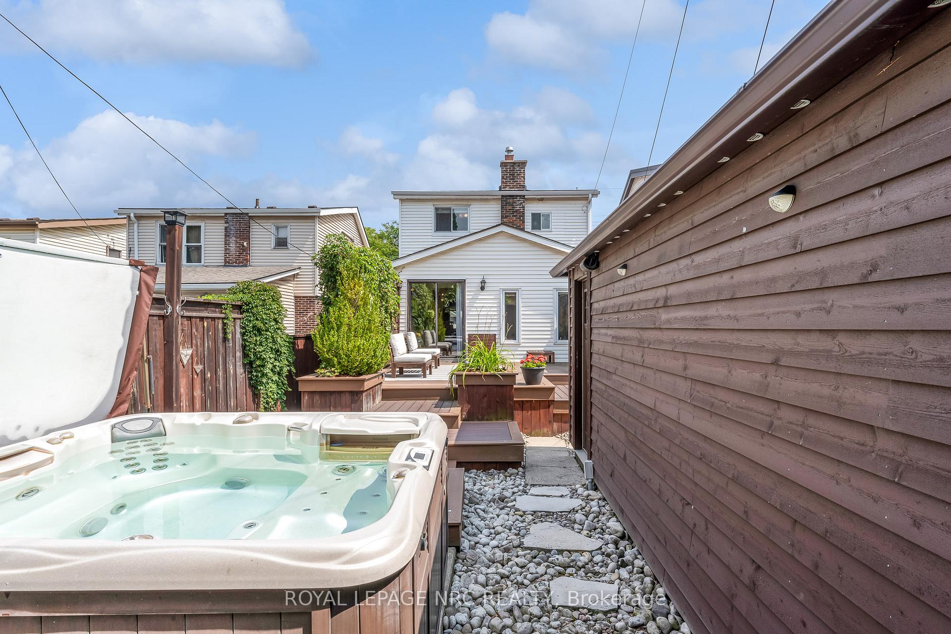 Photo 35 of 266 London Street S, Hamilton, Delta — HOMEH