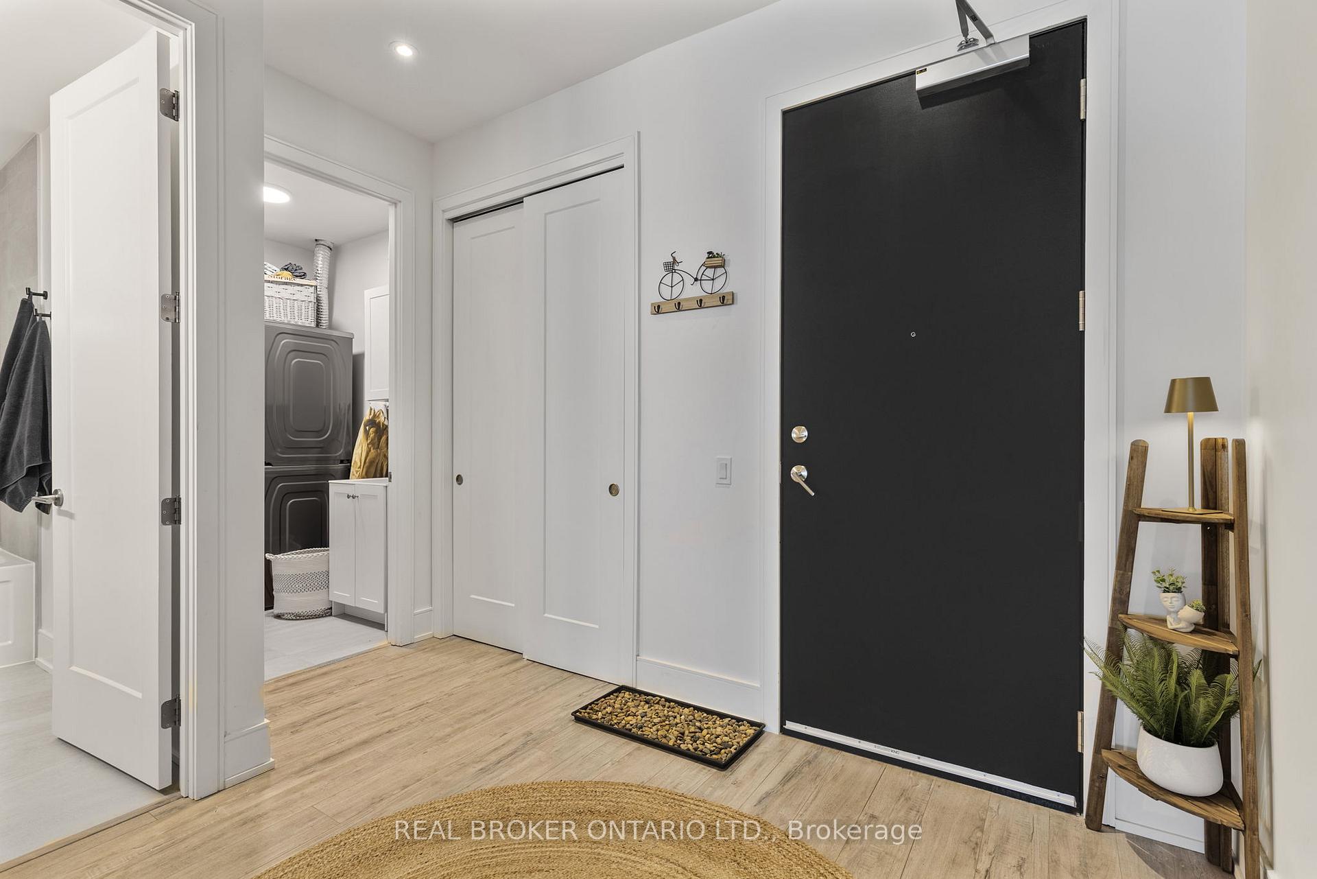 Photo 3 of Unit PH 3, 185 Dunlop Street E, Barrie, Lakeshore — HOMEH