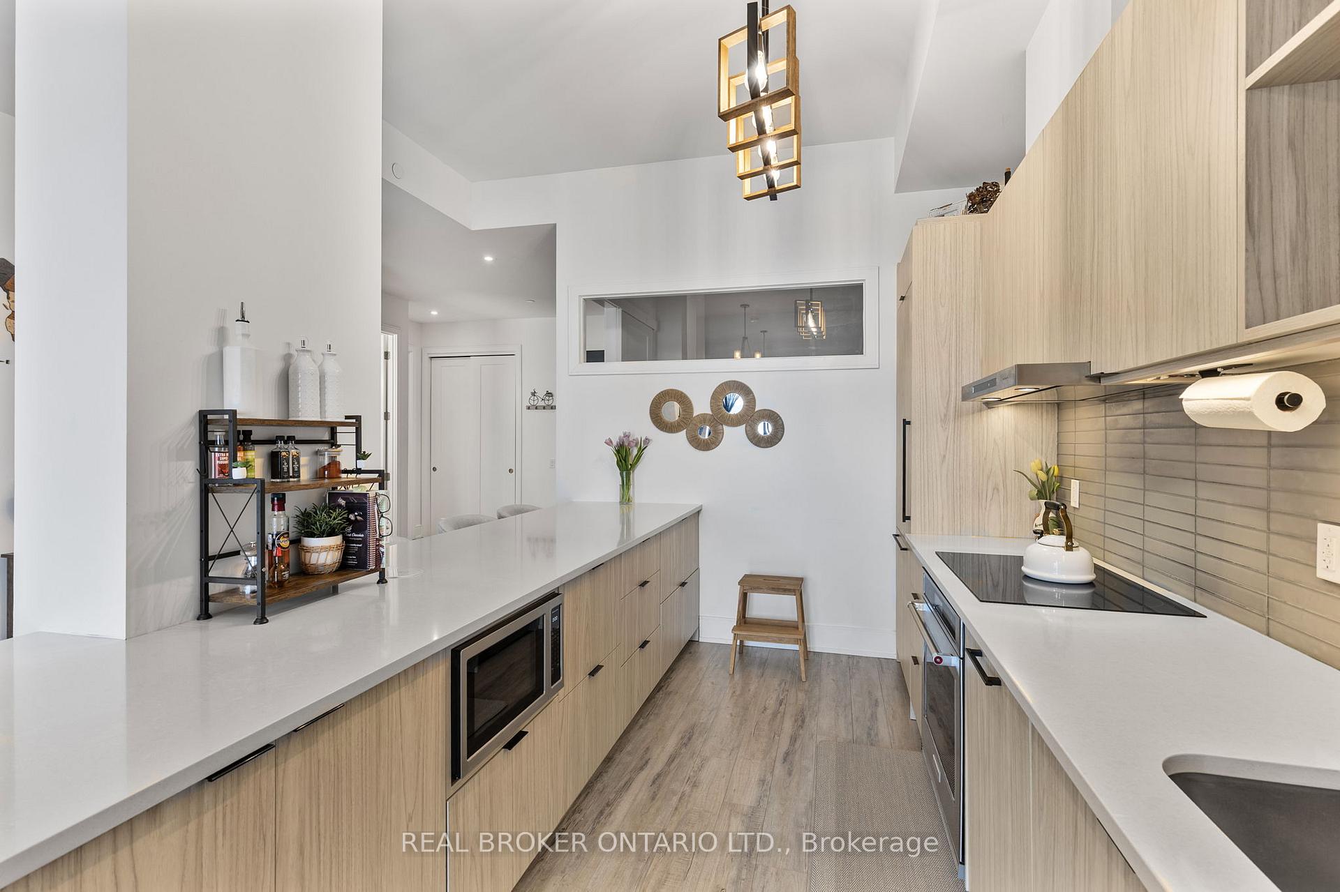 Photo 10 of Unit PH 3, 185 Dunlop Street E, Barrie, Lakeshore — HOMEH