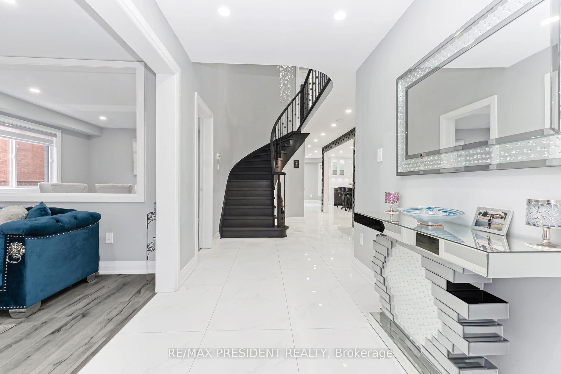 Photo 5 of 212 Wedgewood Drive, Cambridge, Southwood - Kinbridge — HOMEH
