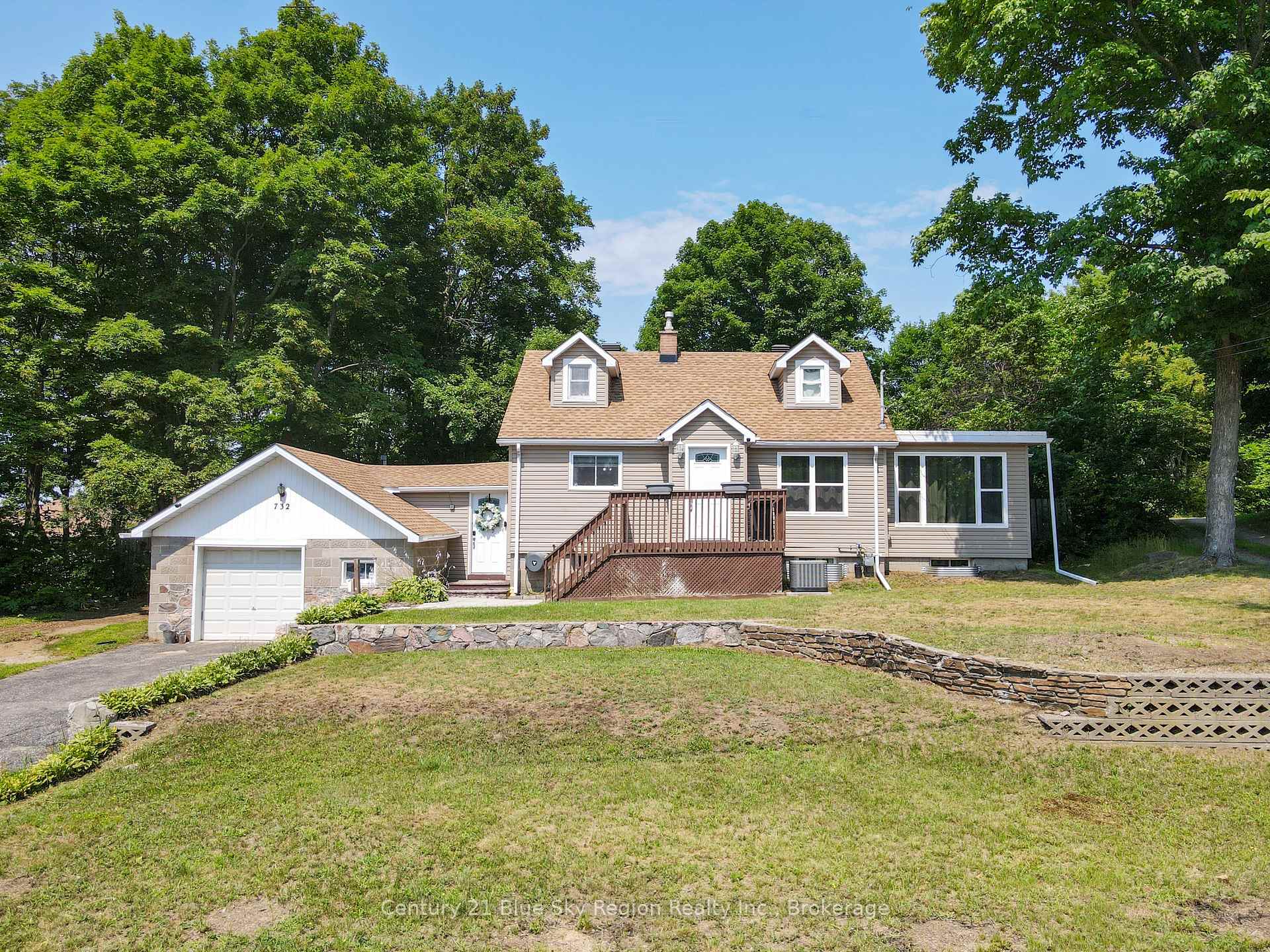 Photo of 732 Airport Road