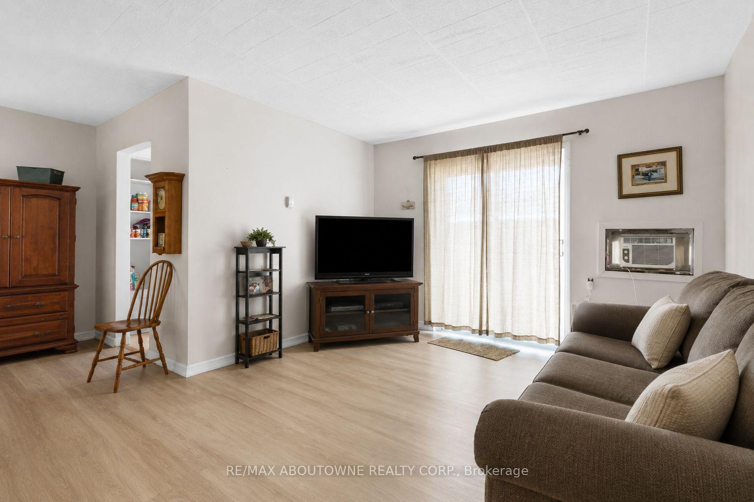 Photo 3 of 73 Taylor Avenue, Chatham-Kent — HOMEH