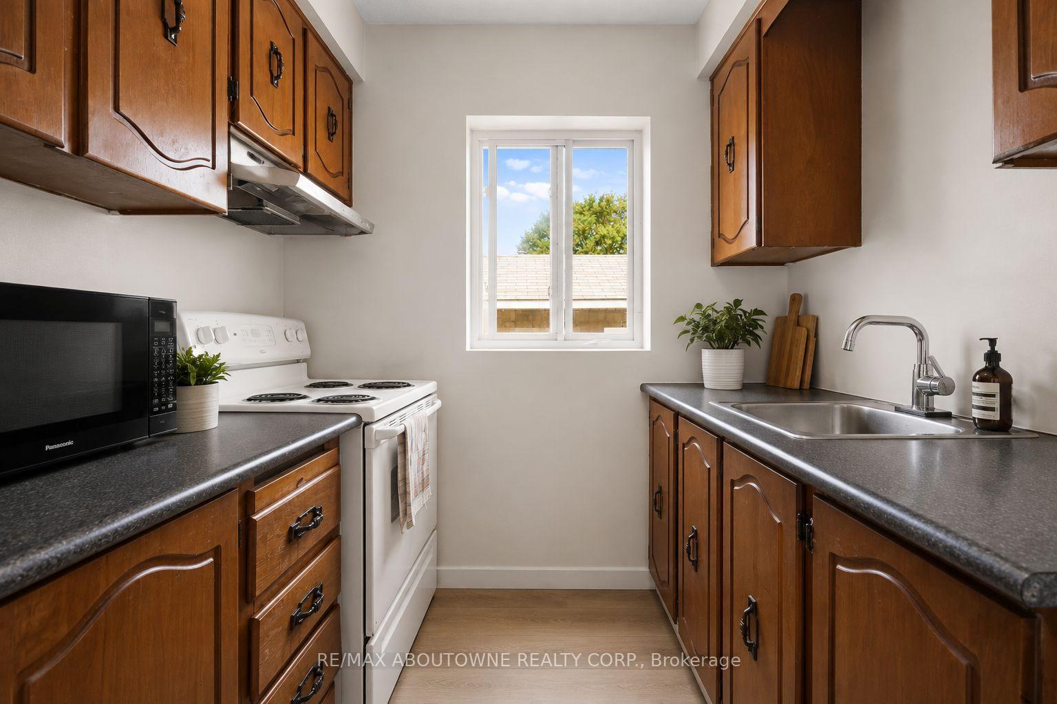 Photo 5 of 73 Taylor Avenue, Chatham-Kent — HOMEH