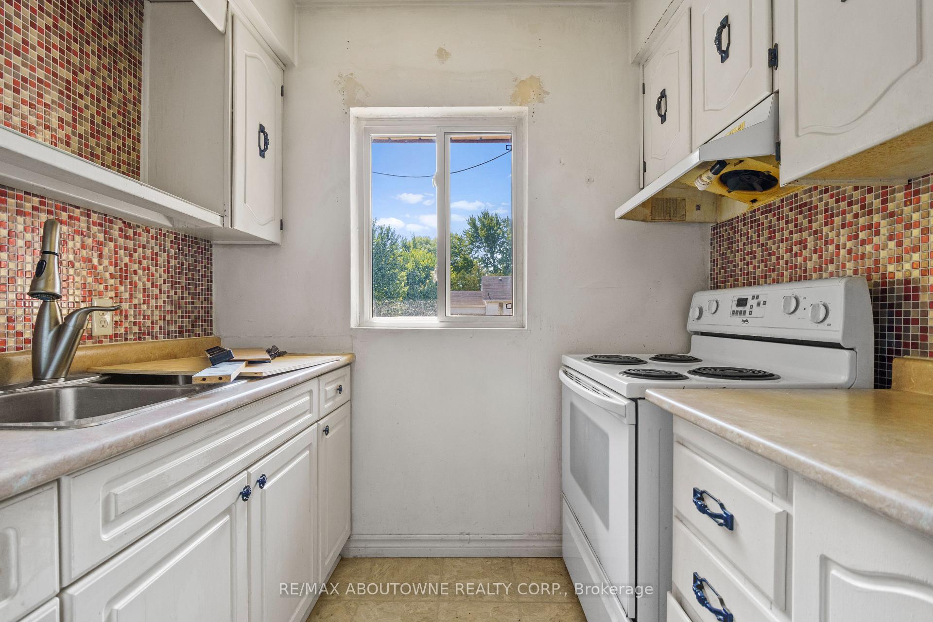 Photo 22 of 73 Taylor Avenue, Chatham-Kent — HOMEH