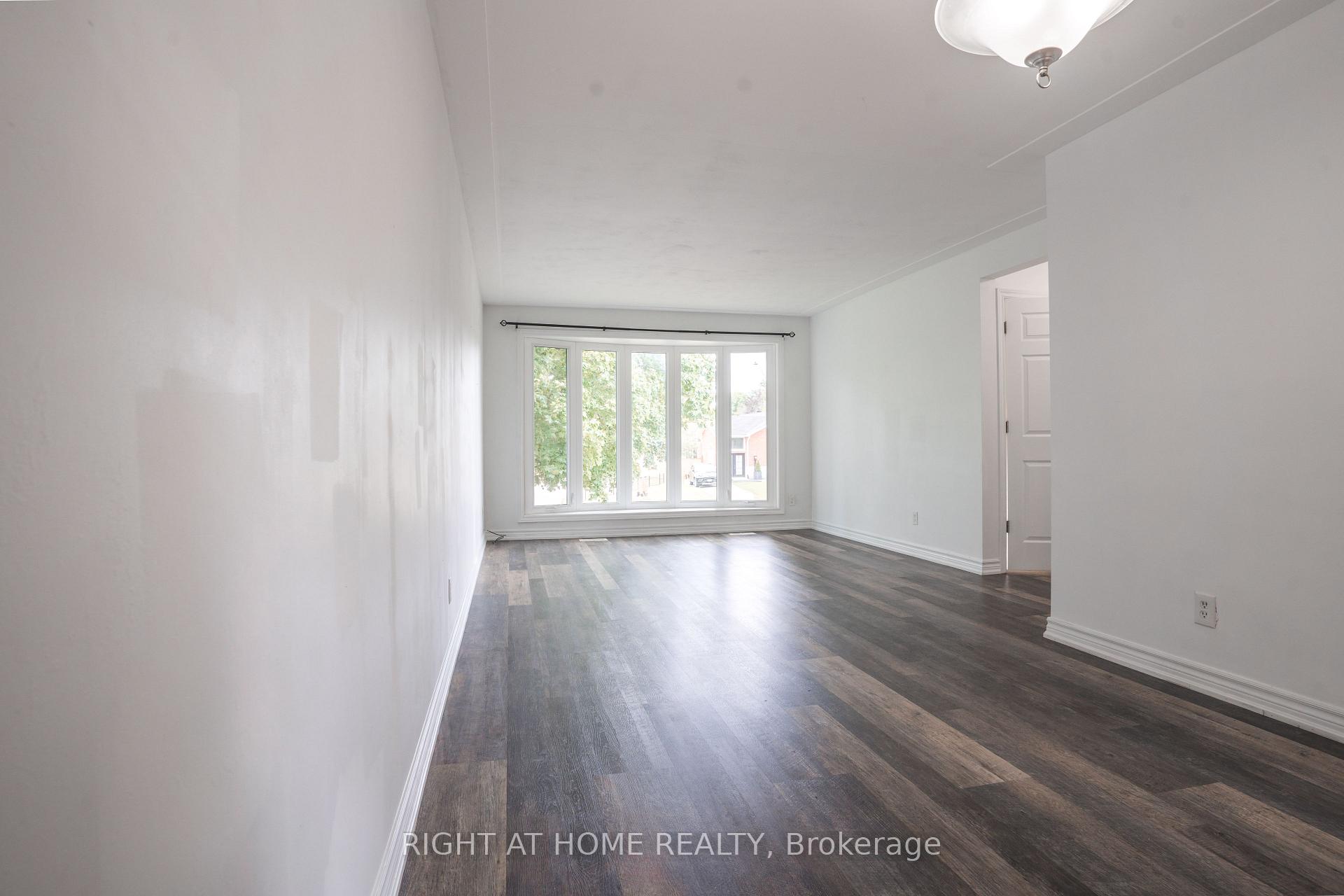 Photo 3 of Unit Upper, 695 Glen Forrest Boulevard, Waterloo, North Lakeshore — HOMEH
