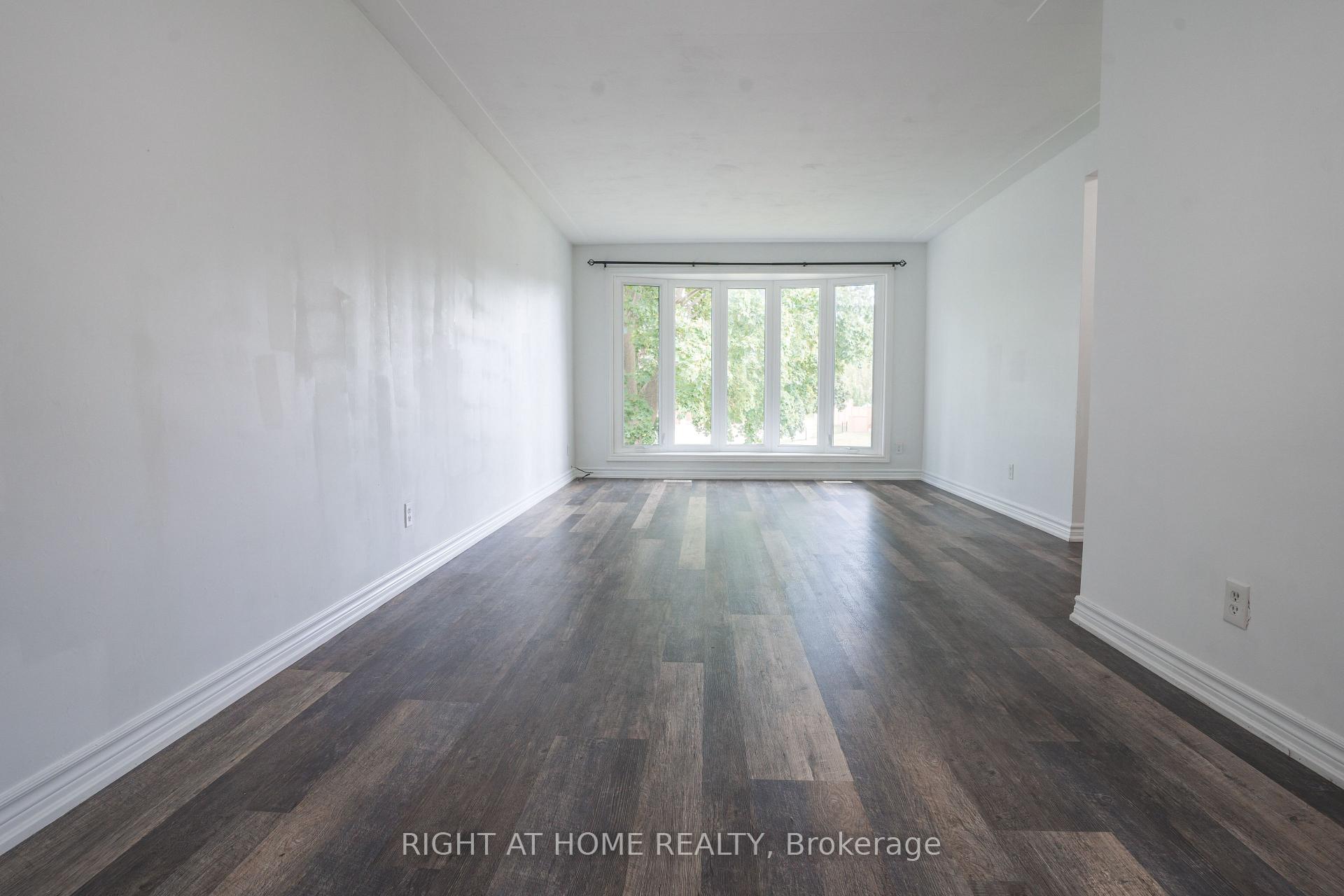 Photo 4 of Unit Upper, 695 Glen Forrest Boulevard, Waterloo, North Lakeshore — HOMEH