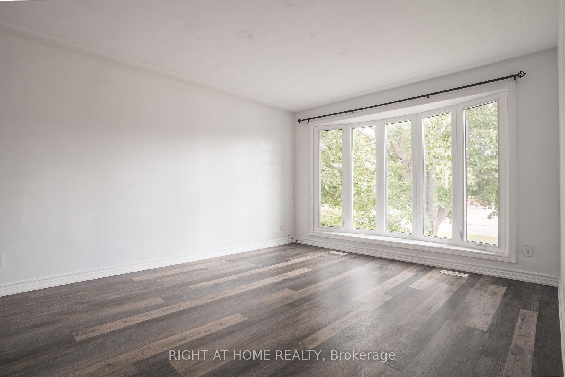 Photo 5 of Unit Upper, 695 Glen Forrest Boulevard, Waterloo, North Lakeshore — HOMEH