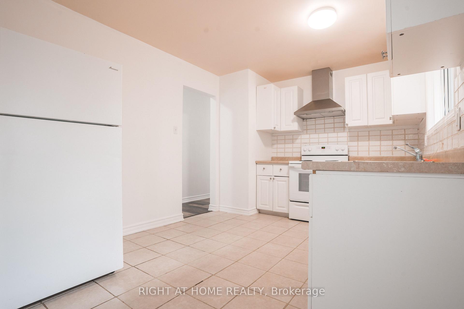 Photo 8 of Unit Upper, 695 Glen Forrest Boulevard, Waterloo, North Lakeshore — HOMEH
