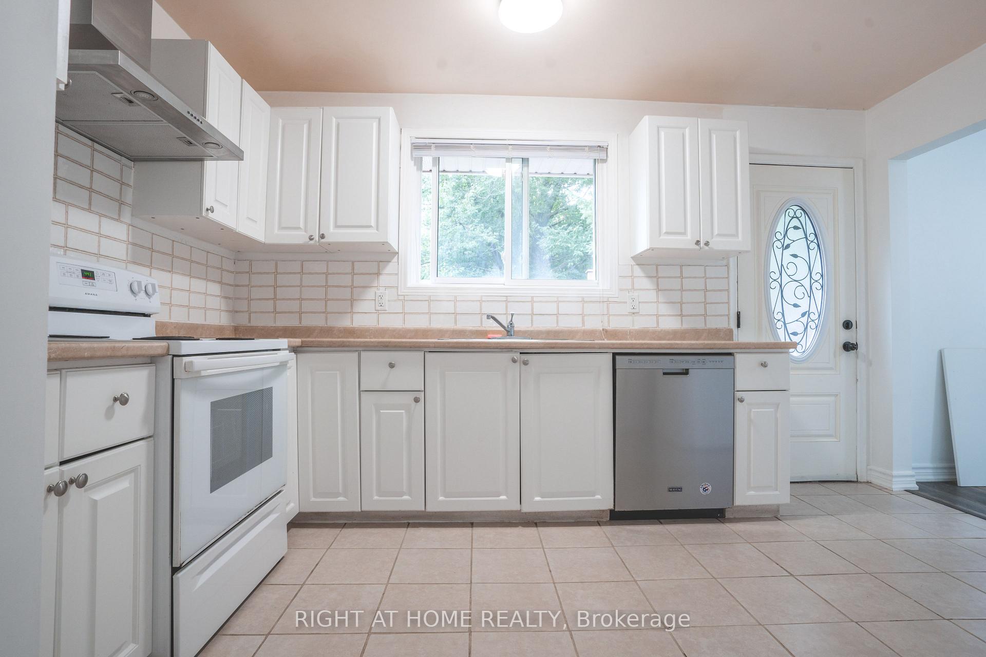 Photo 9 of Unit Upper, 695 Glen Forrest Boulevard, Waterloo, North Lakeshore — HOMEH