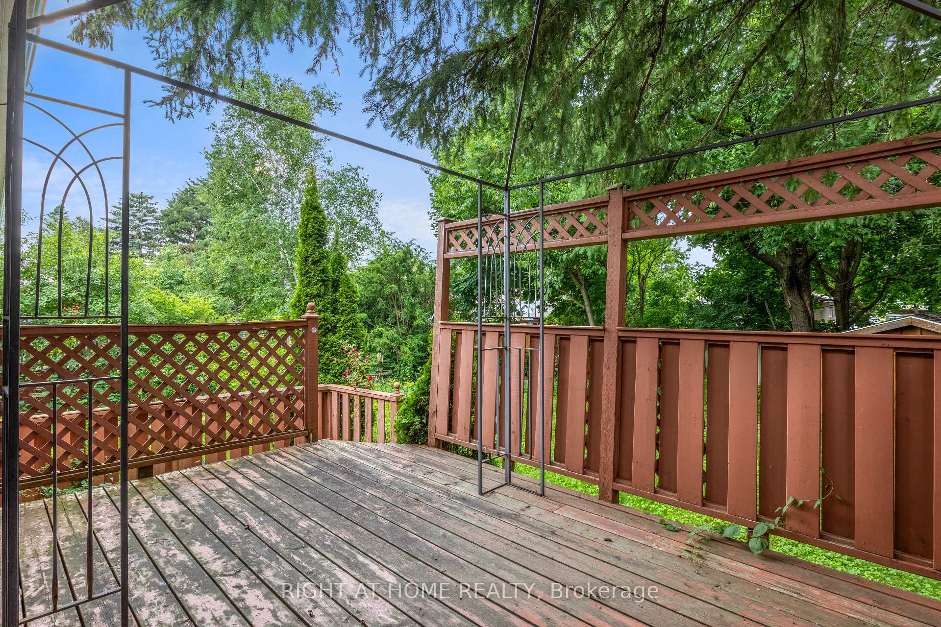 Photo 20 of Unit Upper, 695 Glen Forrest Boulevard, Waterloo, North Lakeshore — HOMEH