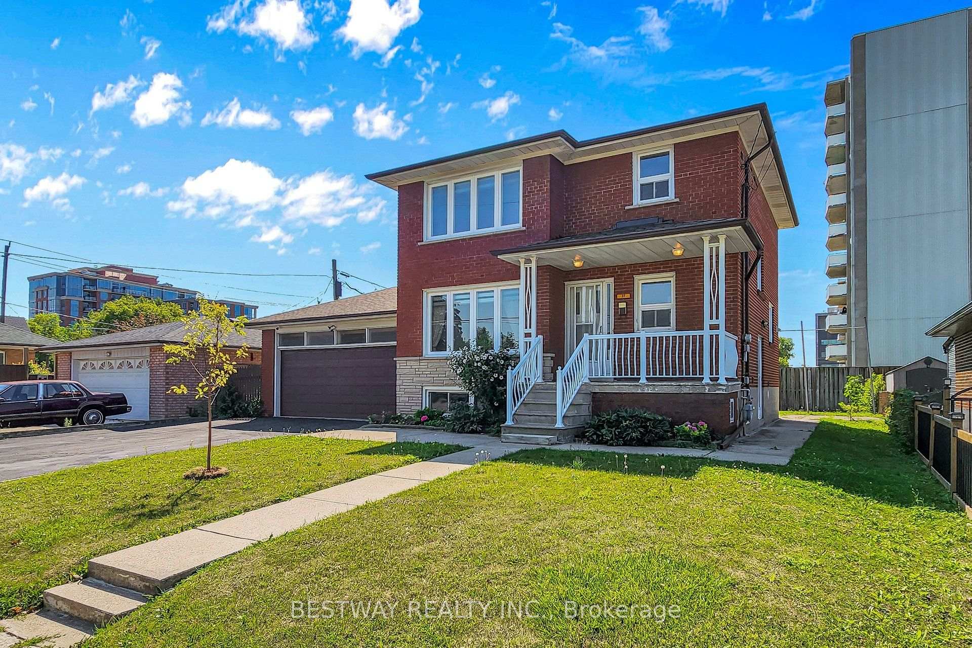 Photo 2 of 37 Victory Drive, North York, Downsview-Roding-CFB — HOMEH