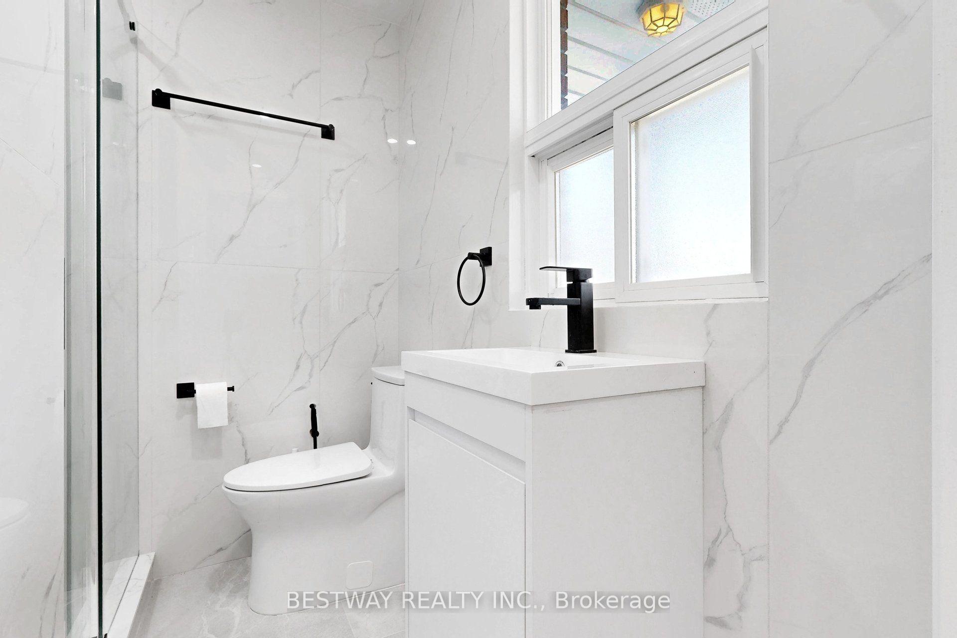 Photo 6 of 37 Victory Drive, North York, Downsview-Roding-CFB — HOMEH