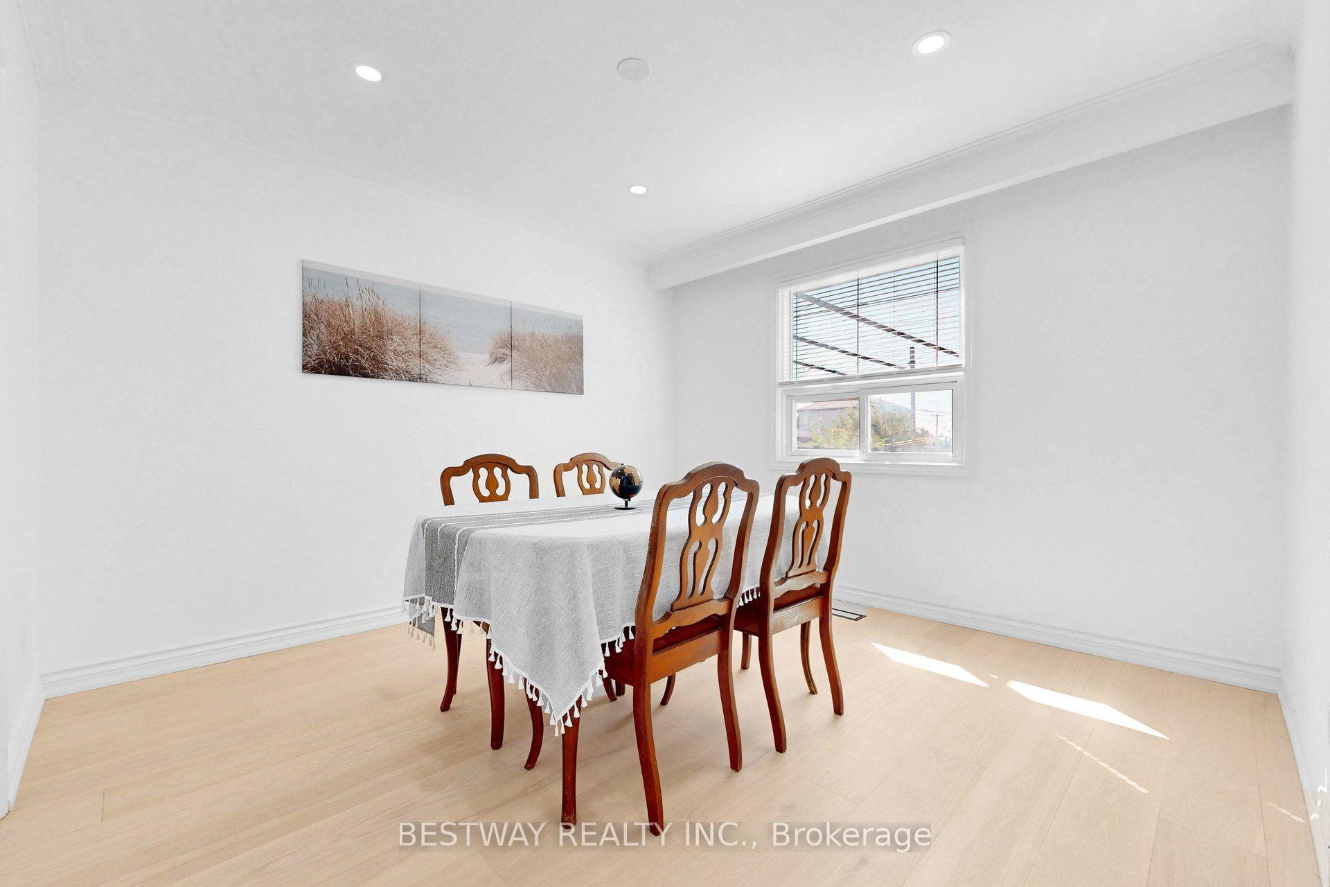 Photo 12 of 37 Victory Drive, North York, Downsview-Roding-CFB — HOMEH
