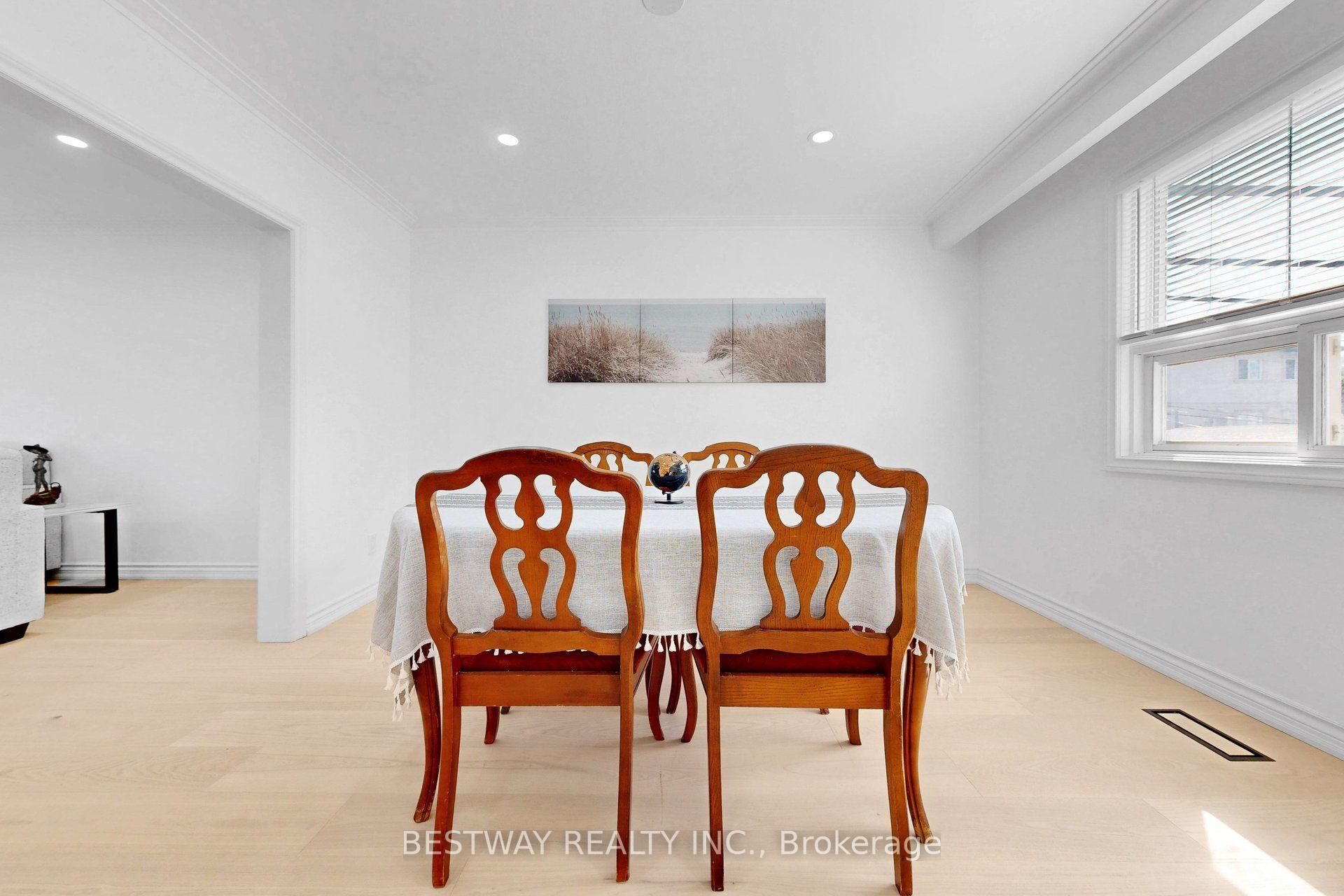 Photo 14 of 37 Victory Drive, North York, Downsview-Roding-CFB — HOMEH