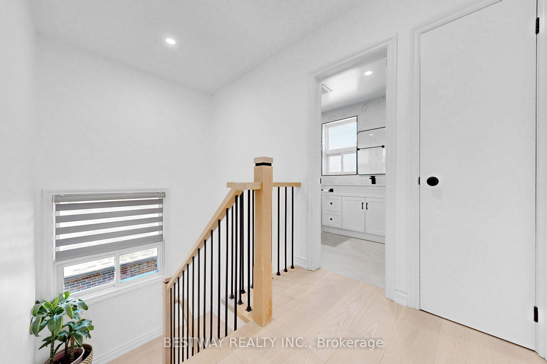Photo 19 of 37 Victory Drive, North York, Downsview-Roding-CFB — HOMEH