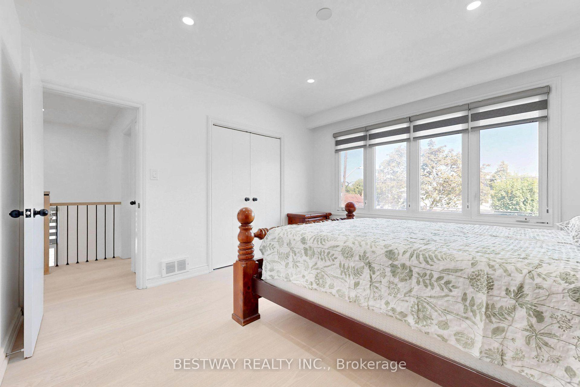 Photo 27 of 37 Victory Drive, North York, Downsview-Roding-CFB — HOMEH