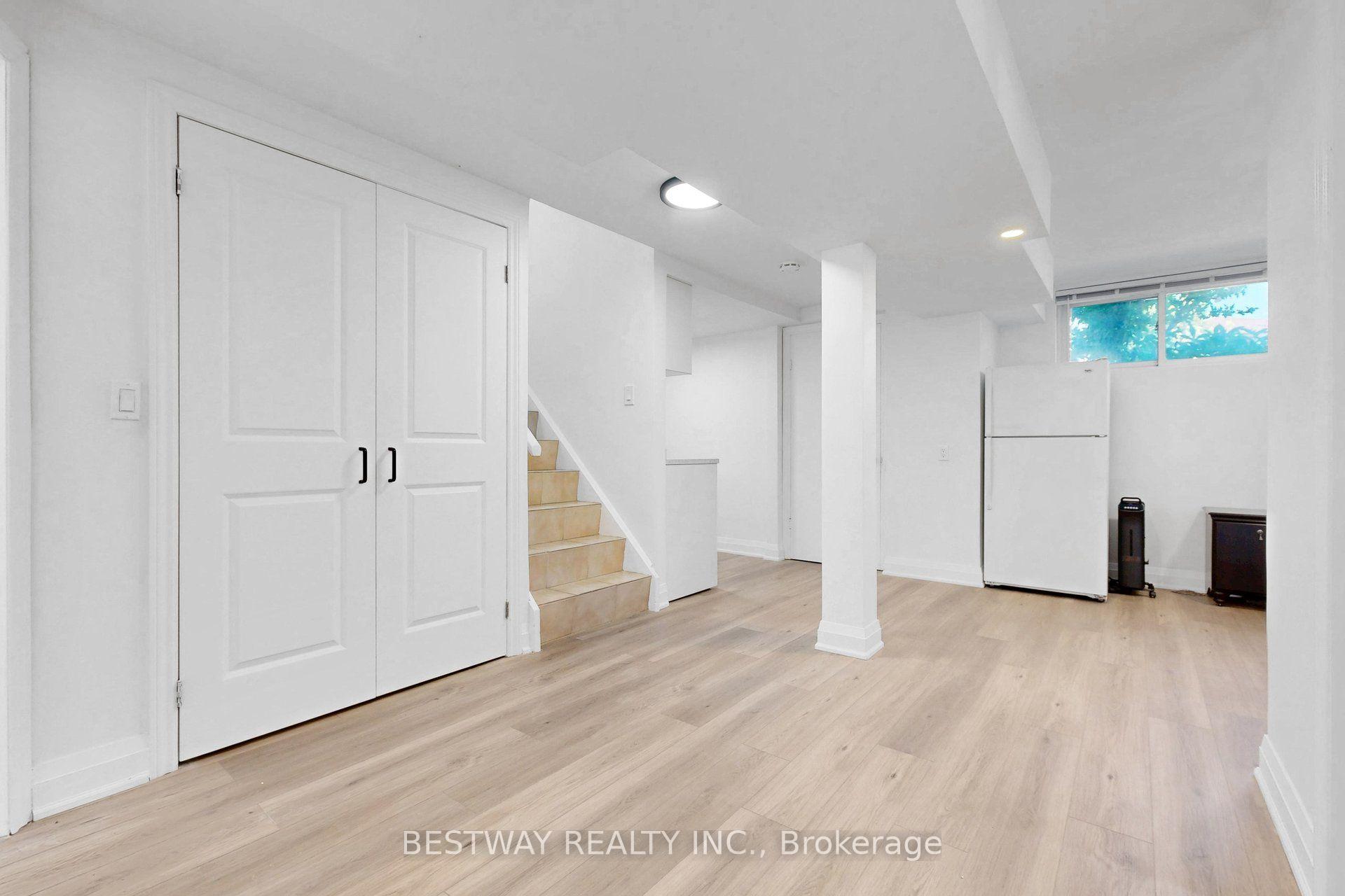 Photo 31 of 37 Victory Drive, North York, Downsview-Roding-CFB — HOMEH