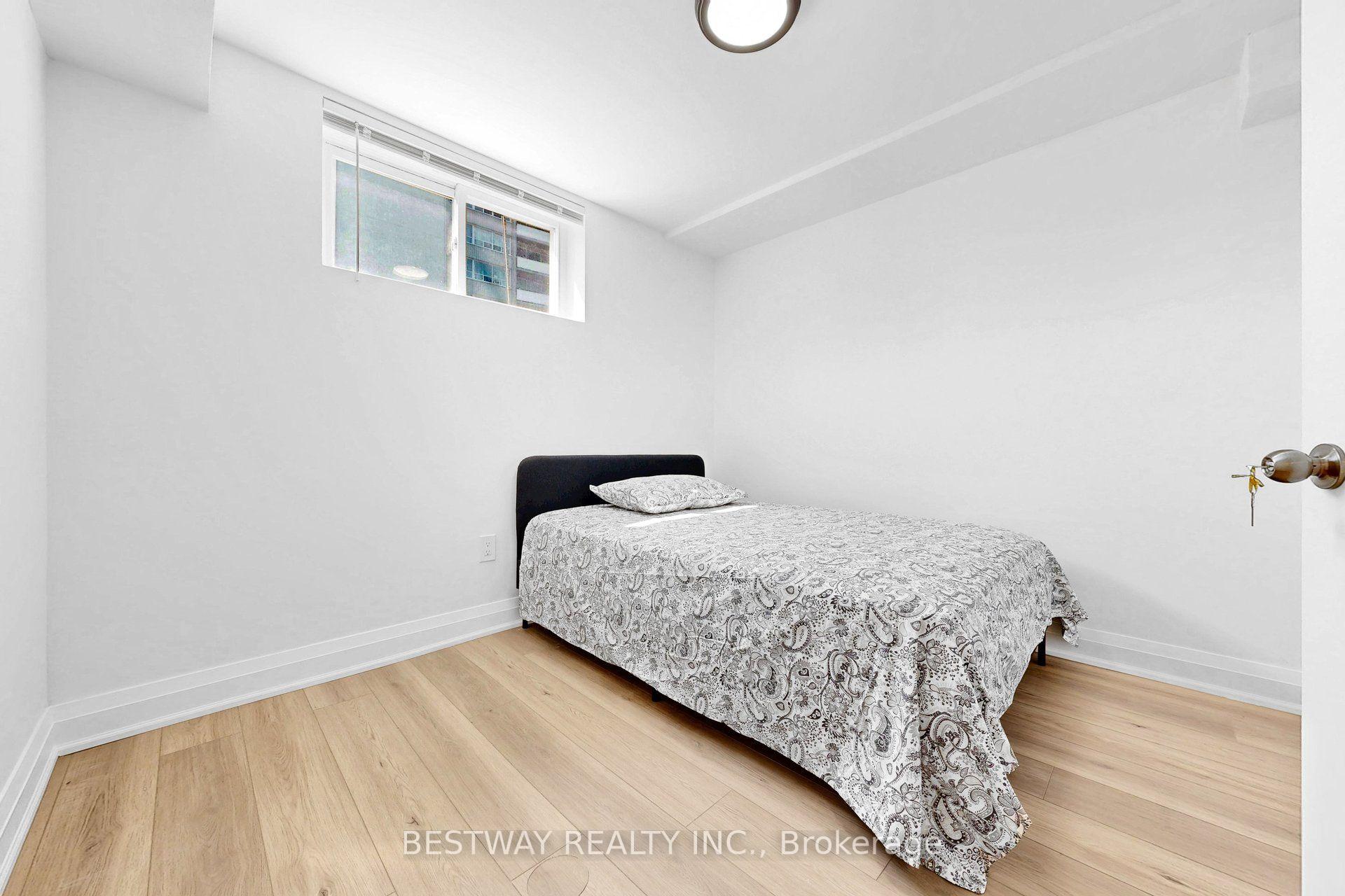 Photo 37 of 37 Victory Drive, North York, Downsview-Roding-CFB — HOMEH