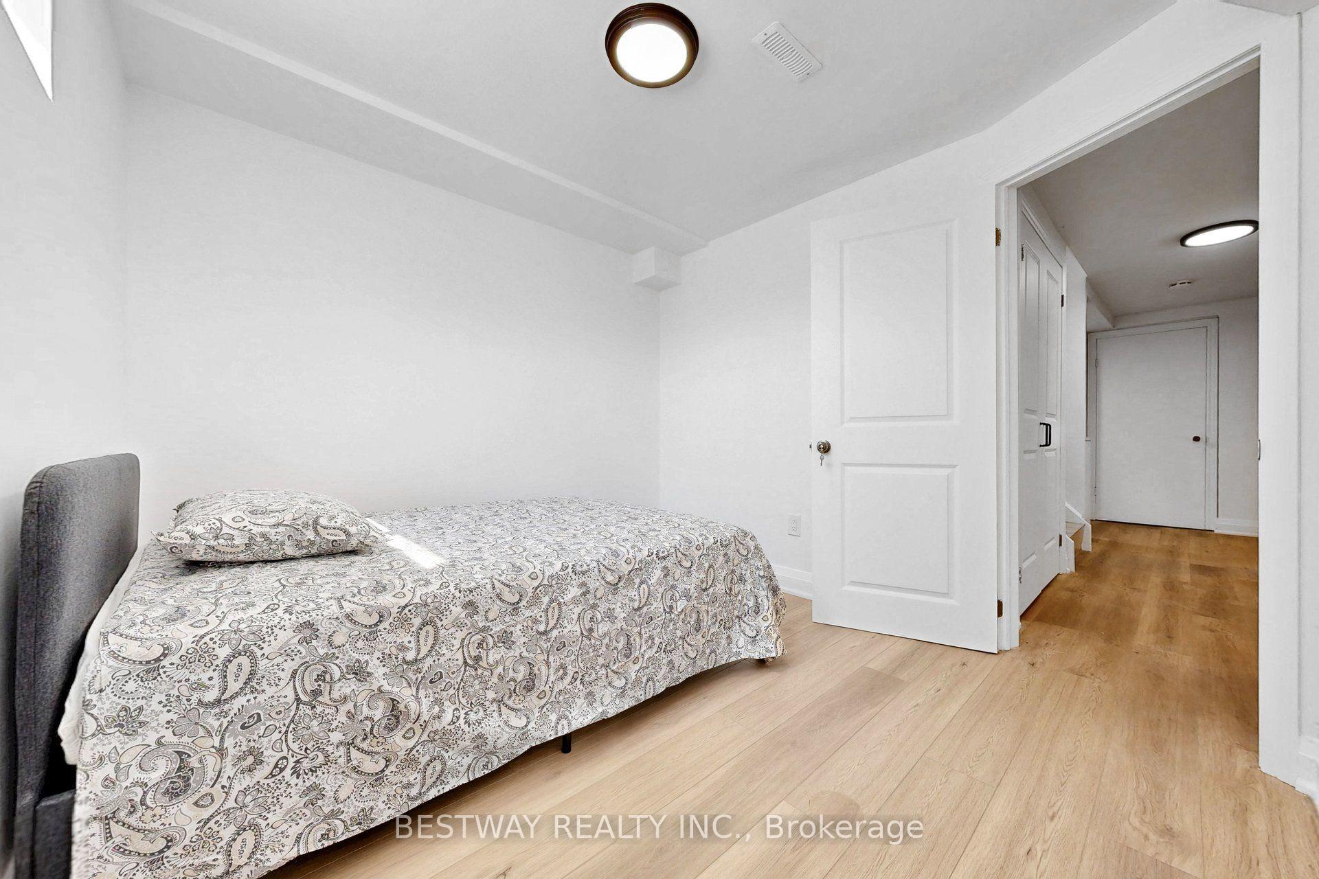 Photo 38 of 37 Victory Drive, North York, Downsview-Roding-CFB — HOMEH
