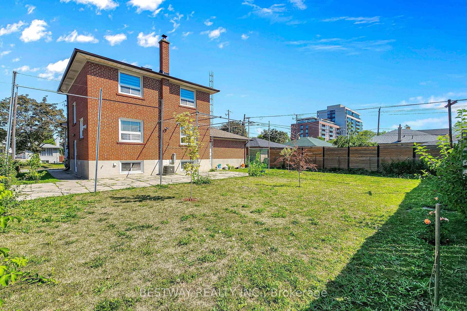 Photo 42 of 37 Victory Drive, North York, Downsview-Roding-CFB — HOMEH