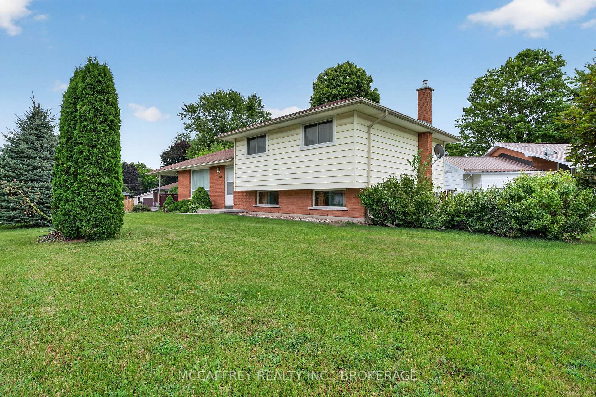 Photo 2 of 212 King Street, Greater Napanee, Greater Napanee — HOMEH