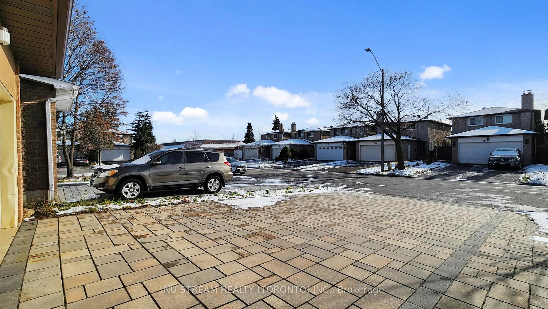 Photo 3 of 40 Bedale Crescent, Markham, Milliken Mills West — HOMEH