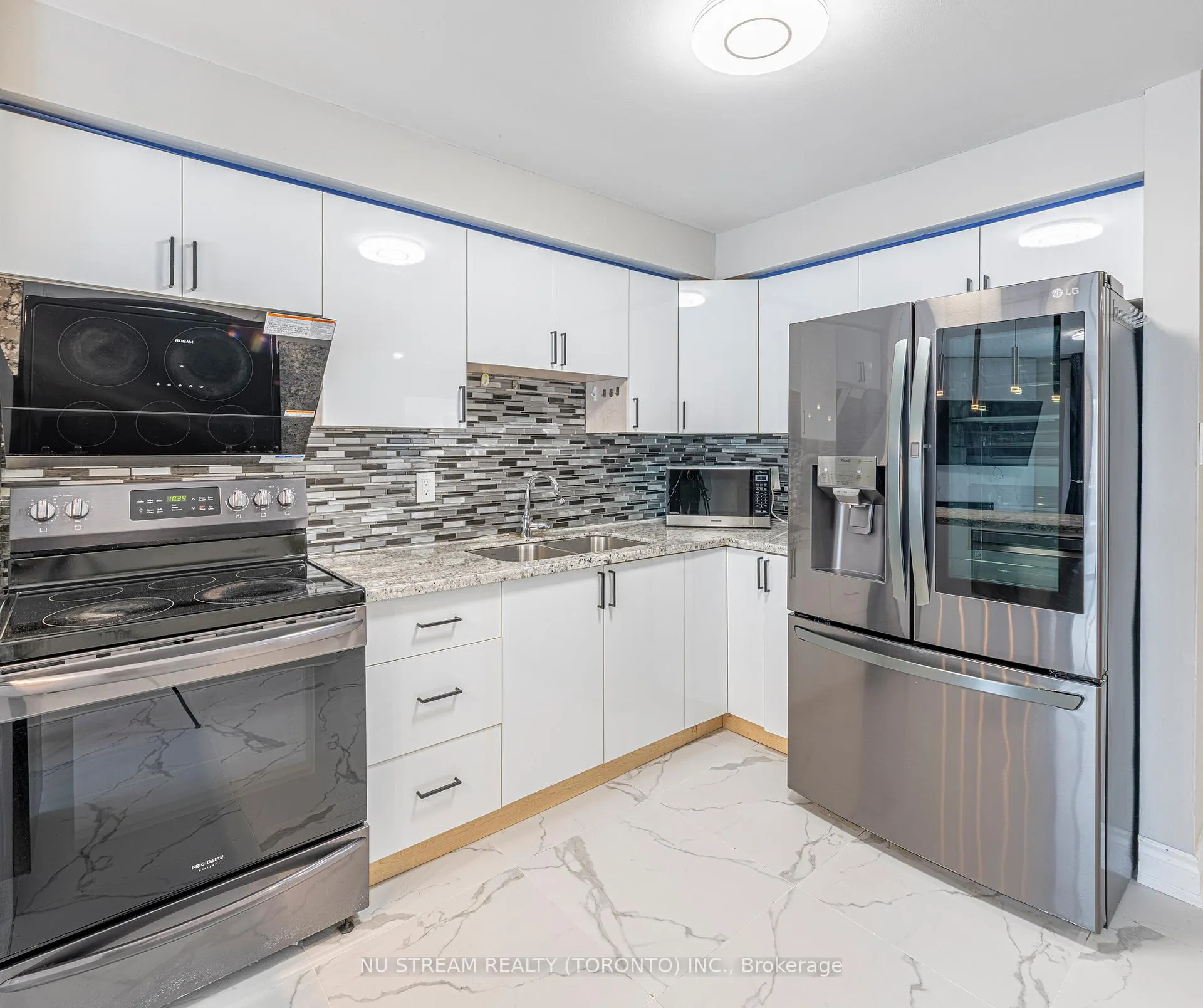 Photo 10 of 40 Bedale Crescent, Markham, Milliken Mills West — HOMEH