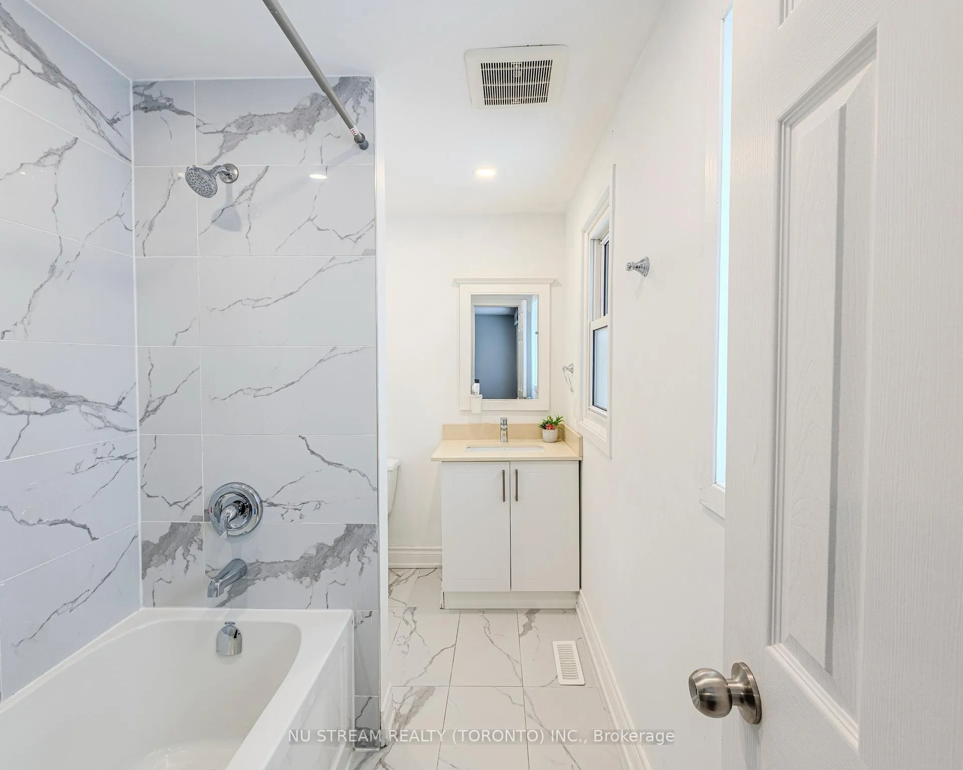 Photo 17 of 40 Bedale Crescent, Markham, Milliken Mills West — HOMEH