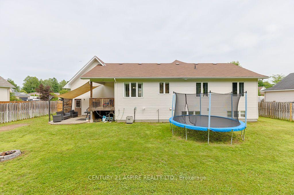 Photo 33 of 12 Bedard Boulevard, Petawawa, Petawawa — HOMEH