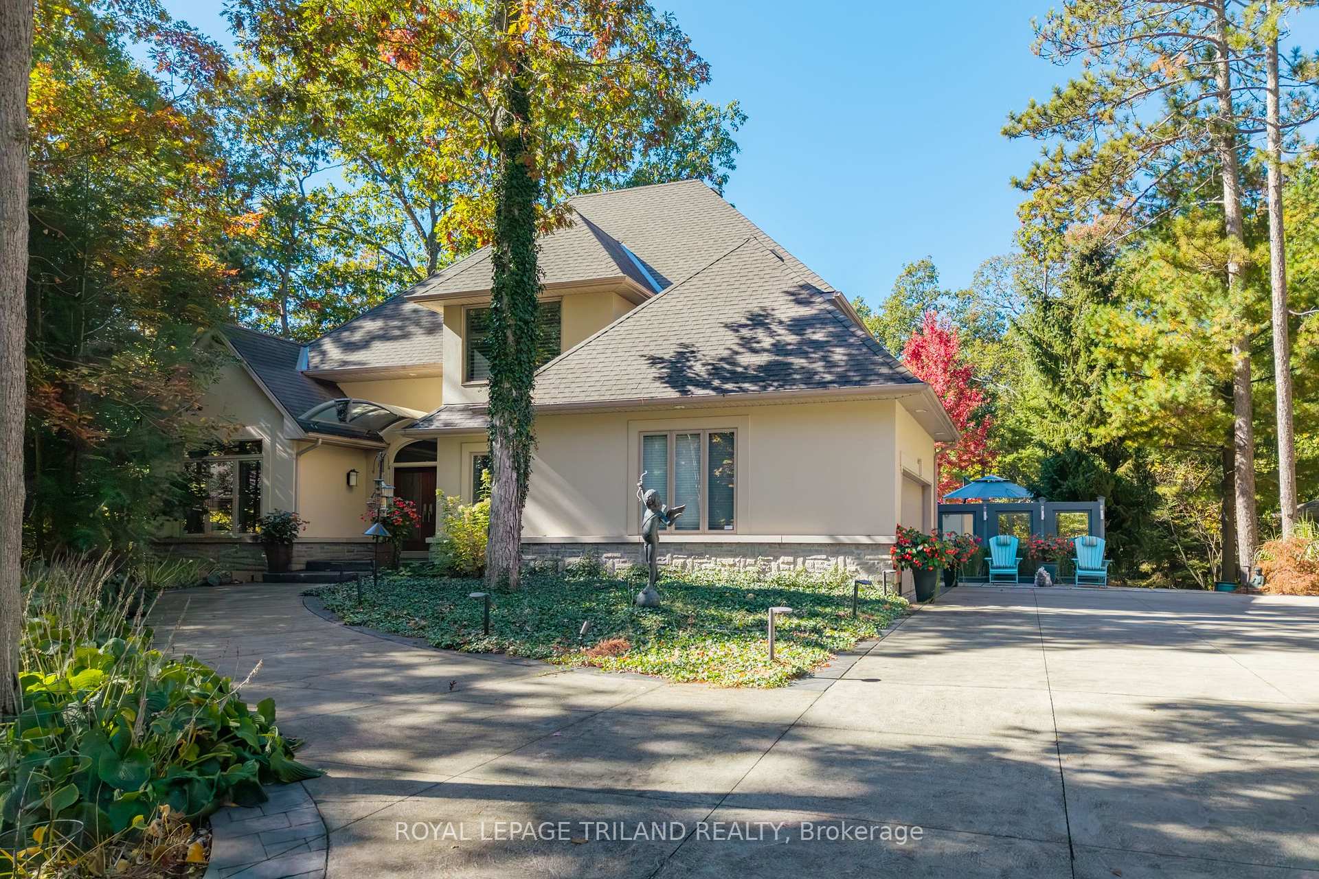 Photo 2 of 10016 The Trail, Lambton Shores, Grand Bend — HOMEH
