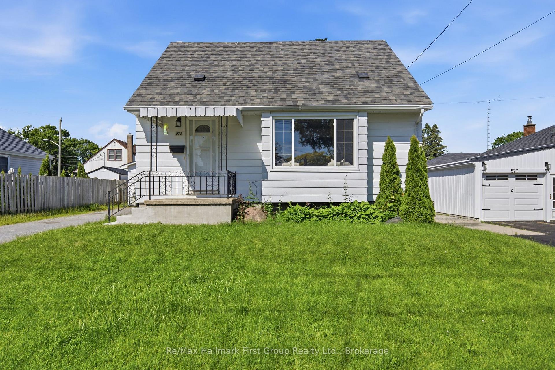 Photo 2 of 573 Sinclair Street, Cobourg — HOMEH