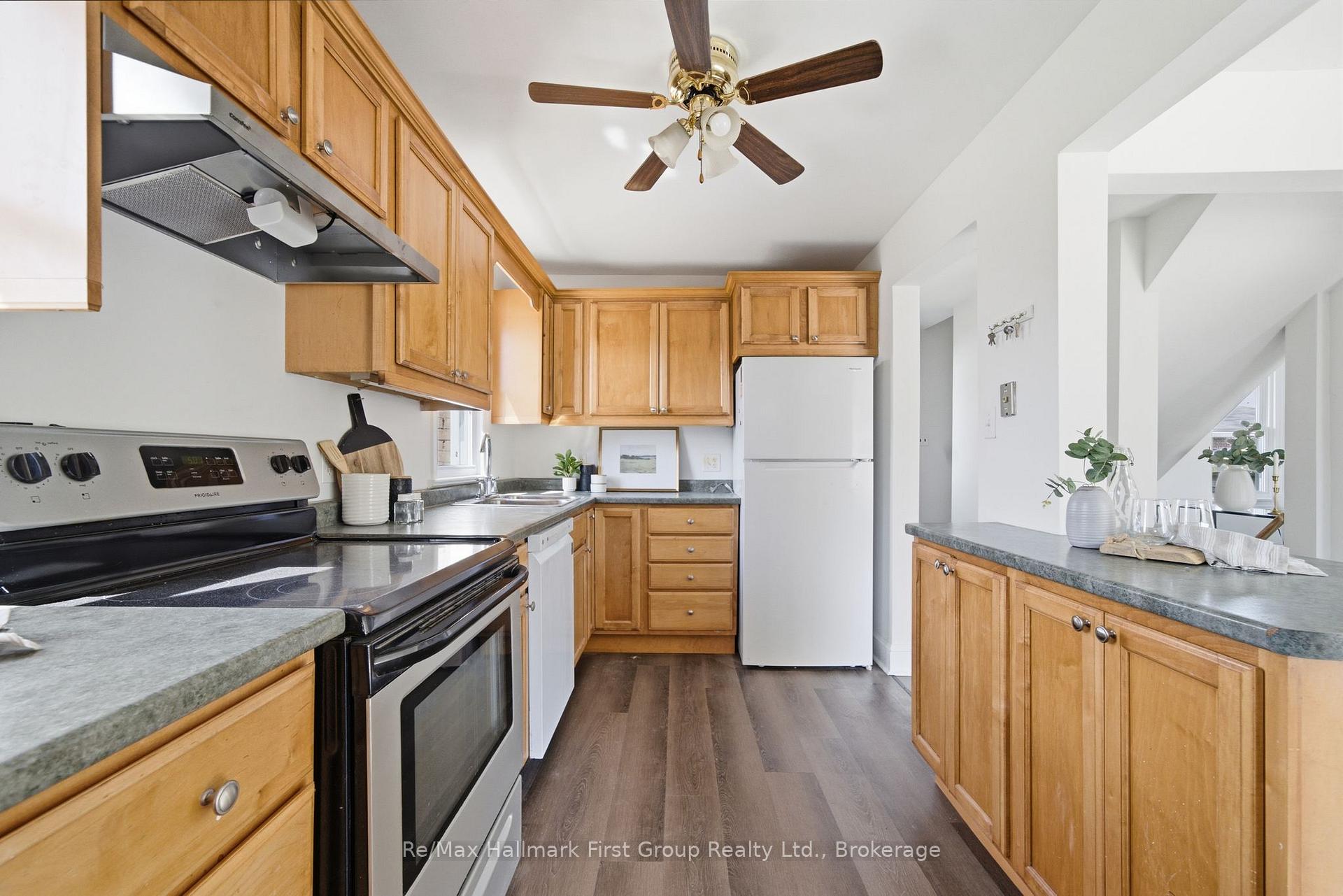 Photo 4 of 573 Sinclair Street, Cobourg — HOMEH