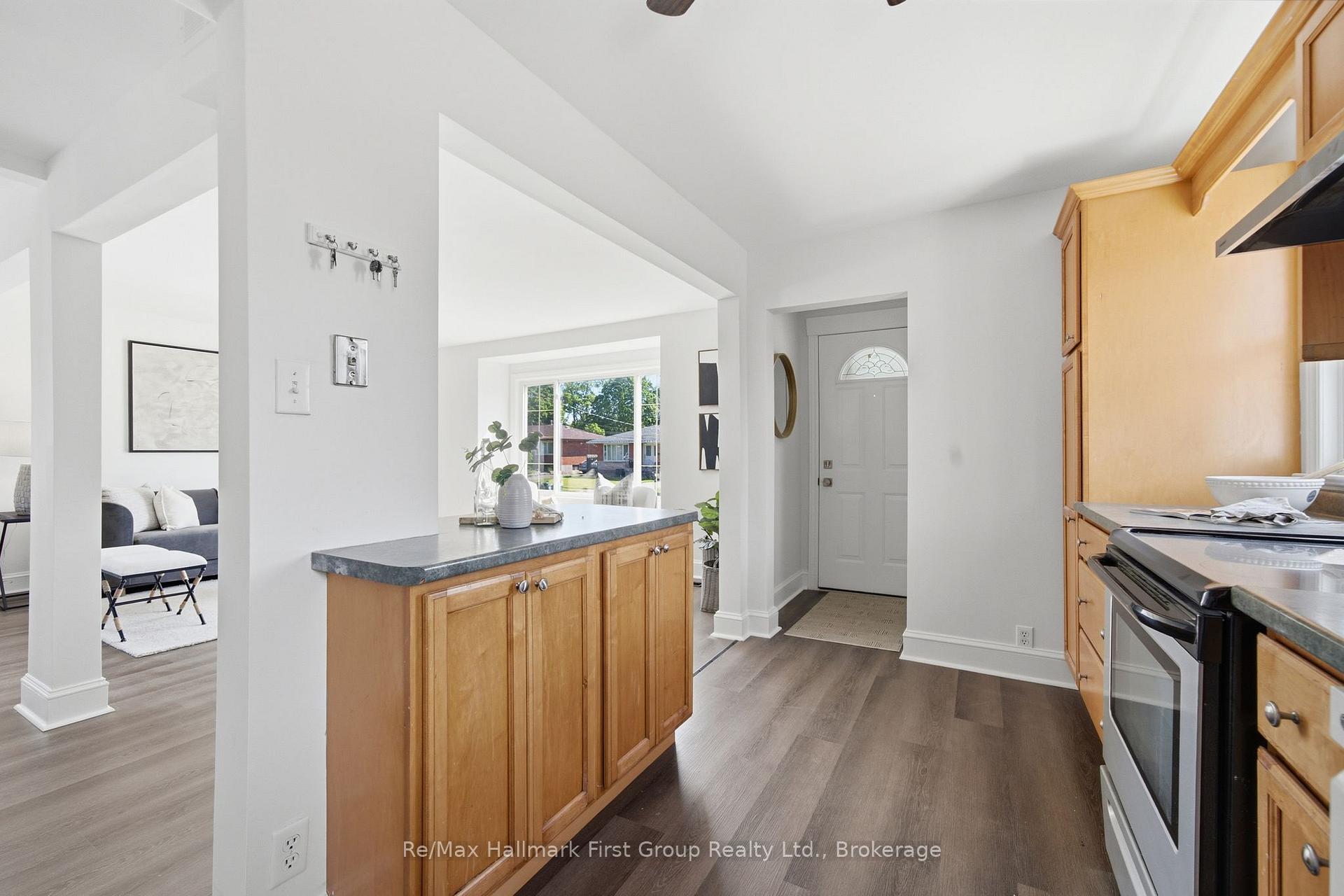 Photo 5 of 573 Sinclair Street, Cobourg — HOMEH
