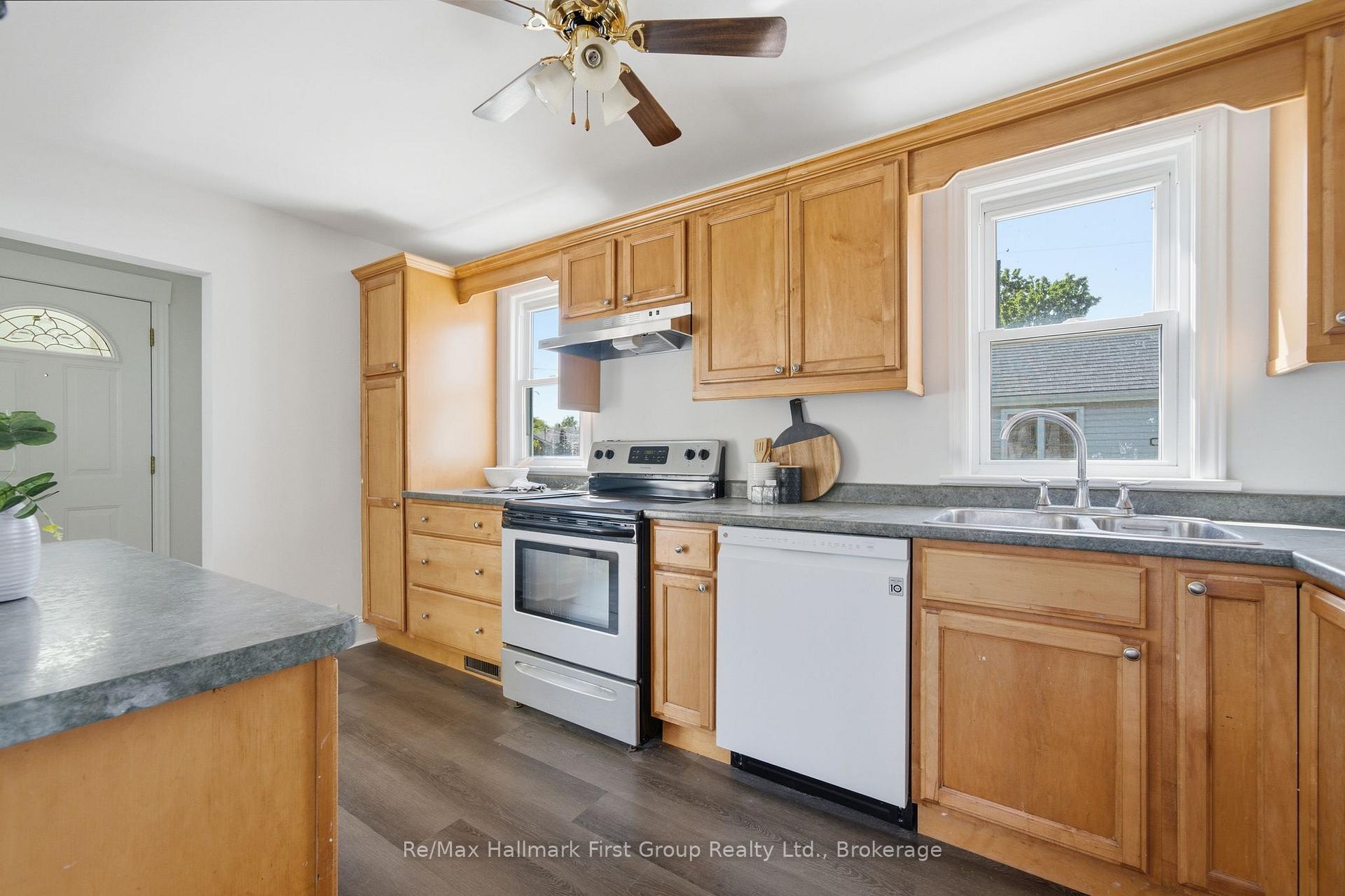Photo 6 of 573 Sinclair Street, Cobourg — HOMEH