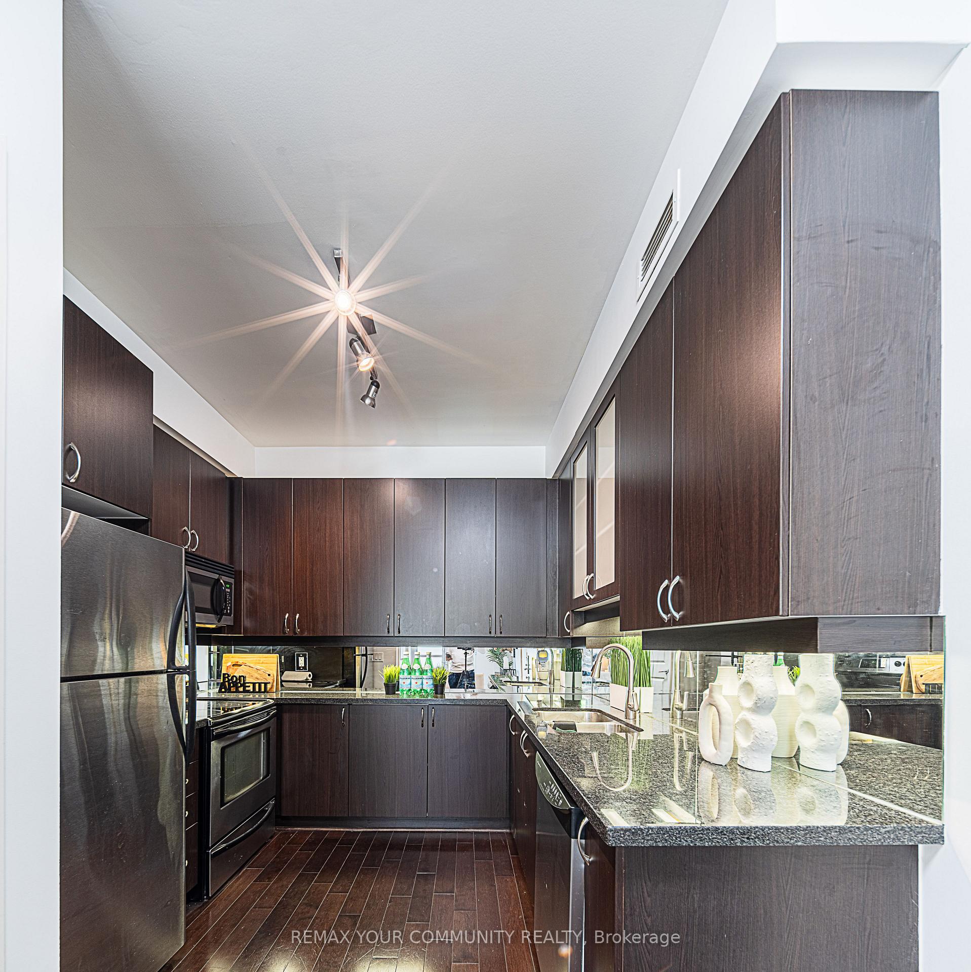 Photo 4 of Unit 102, 39 Upper Duke Crescent, Markham, Unionville — HOMEH