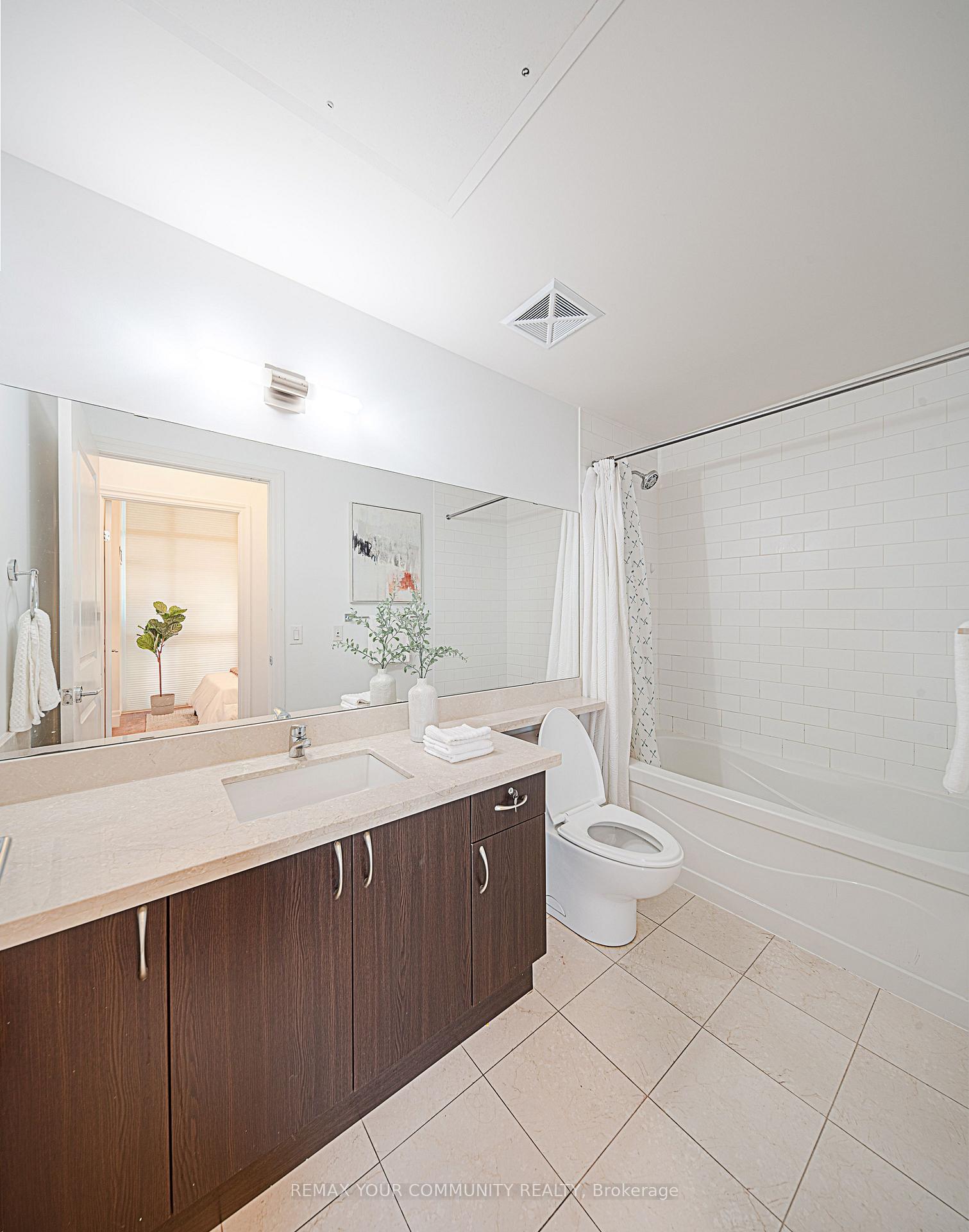 Photo 7 of Unit 102, 39 Upper Duke Crescent, Markham, Unionville — HOMEH