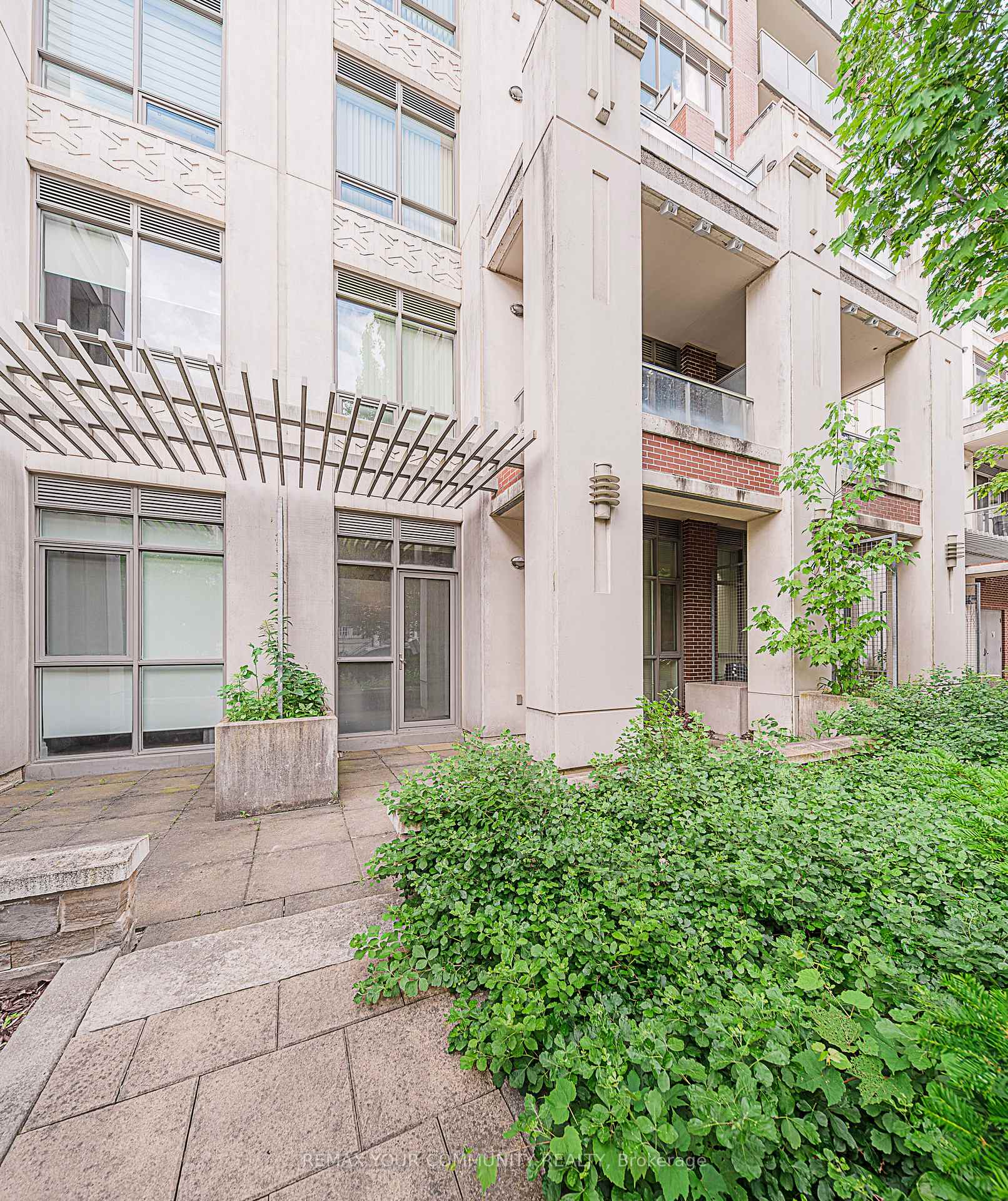 Photo 8 of Unit 102, 39 Upper Duke Crescent, Markham, Unionville — HOMEH