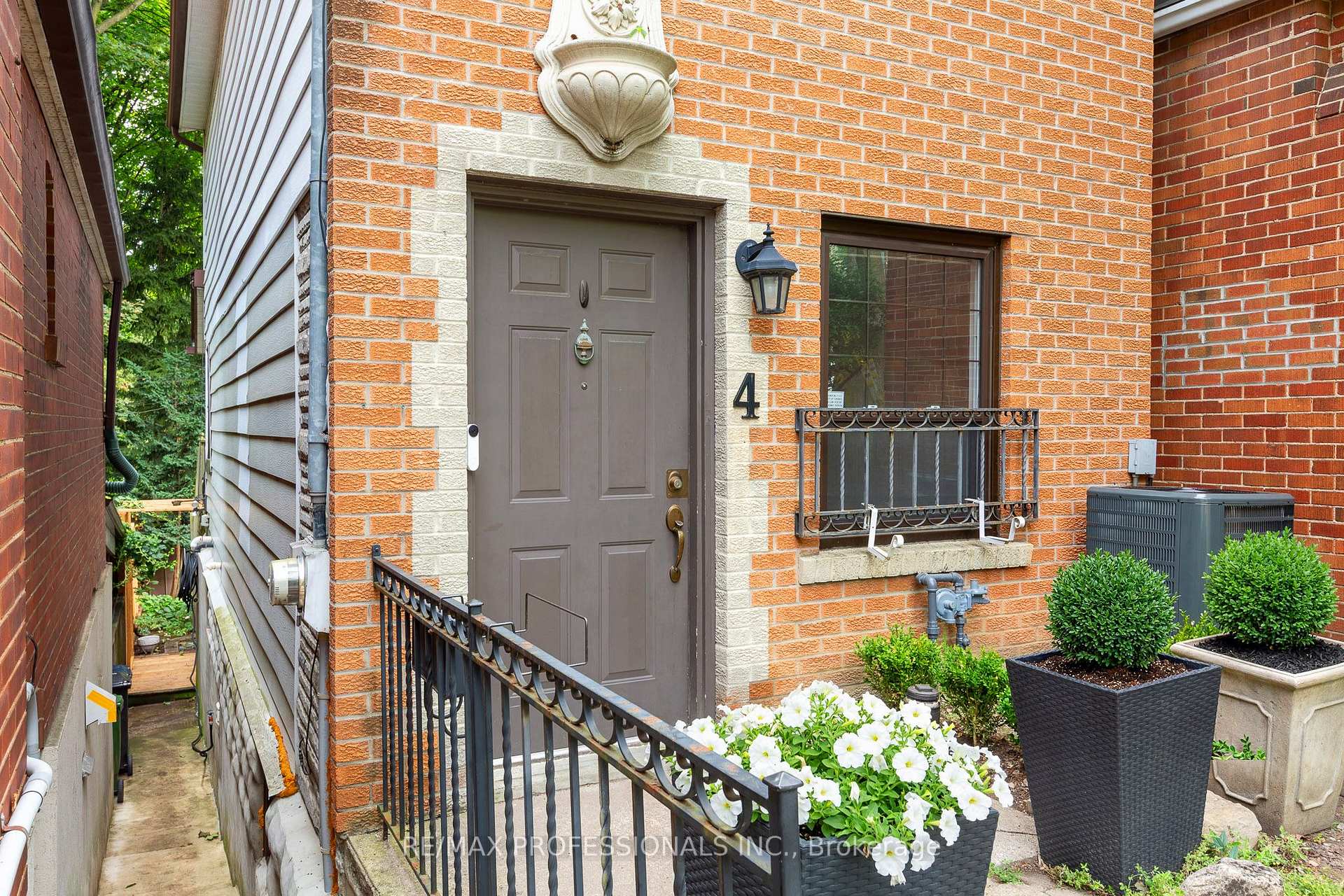 Photo 2 of 4 Runnymede Road, Toronto, High Park-Swansea — HOMEH