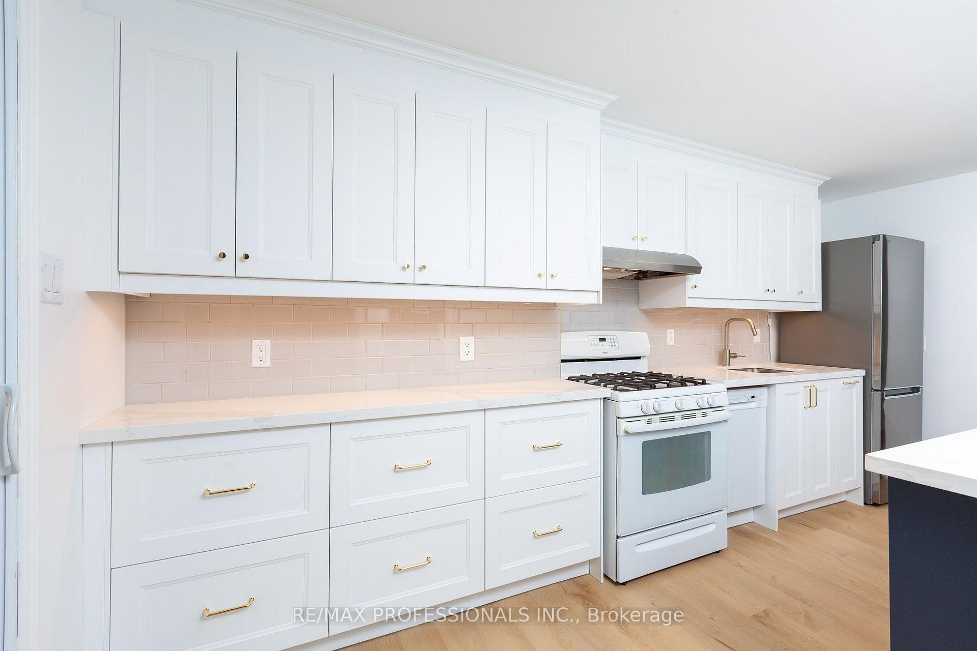 Photo 12 of 4 Runnymede Road, Toronto, High Park-Swansea — HOMEH