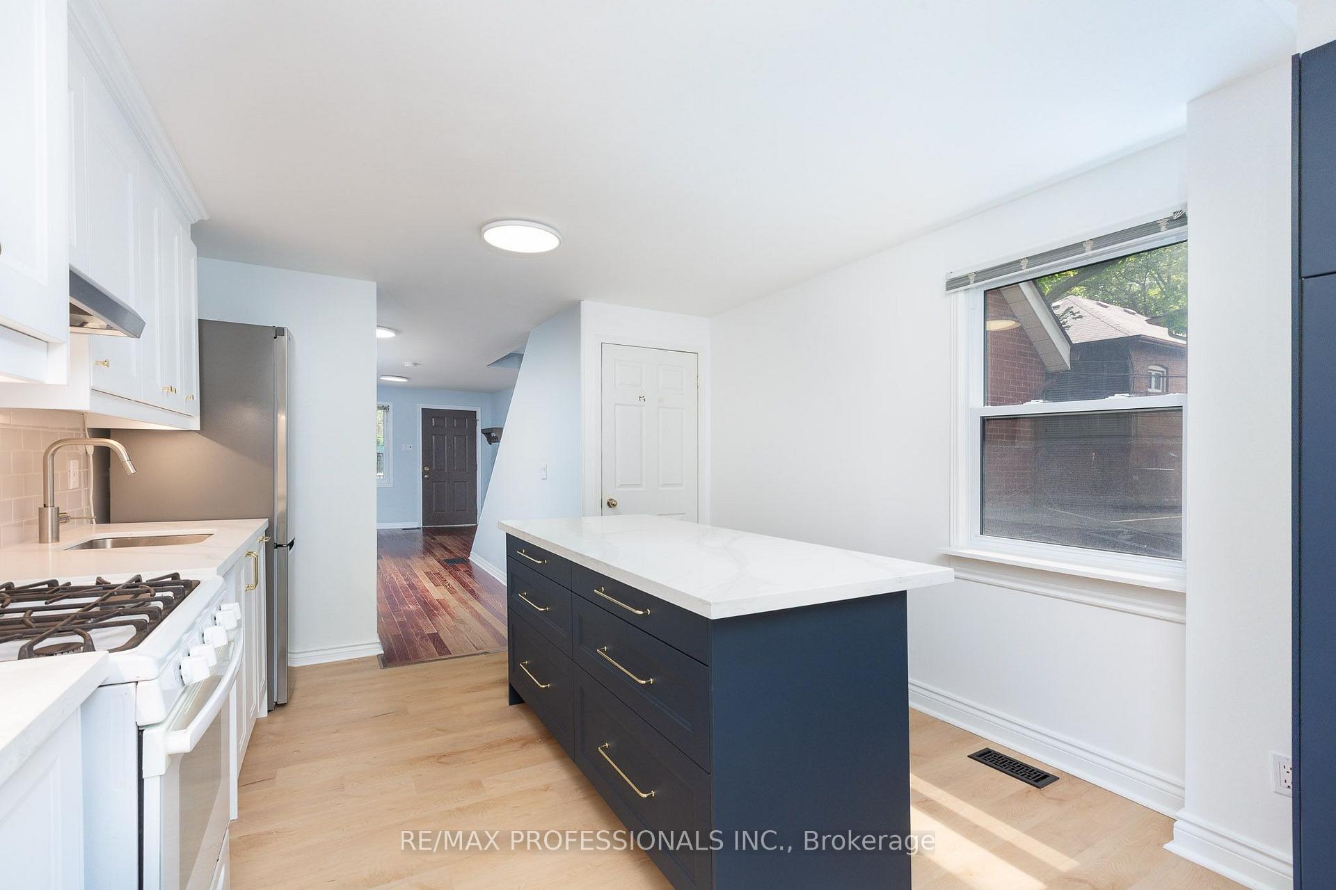 Photo 13 of 4 Runnymede Road, Toronto, High Park-Swansea — HOMEH