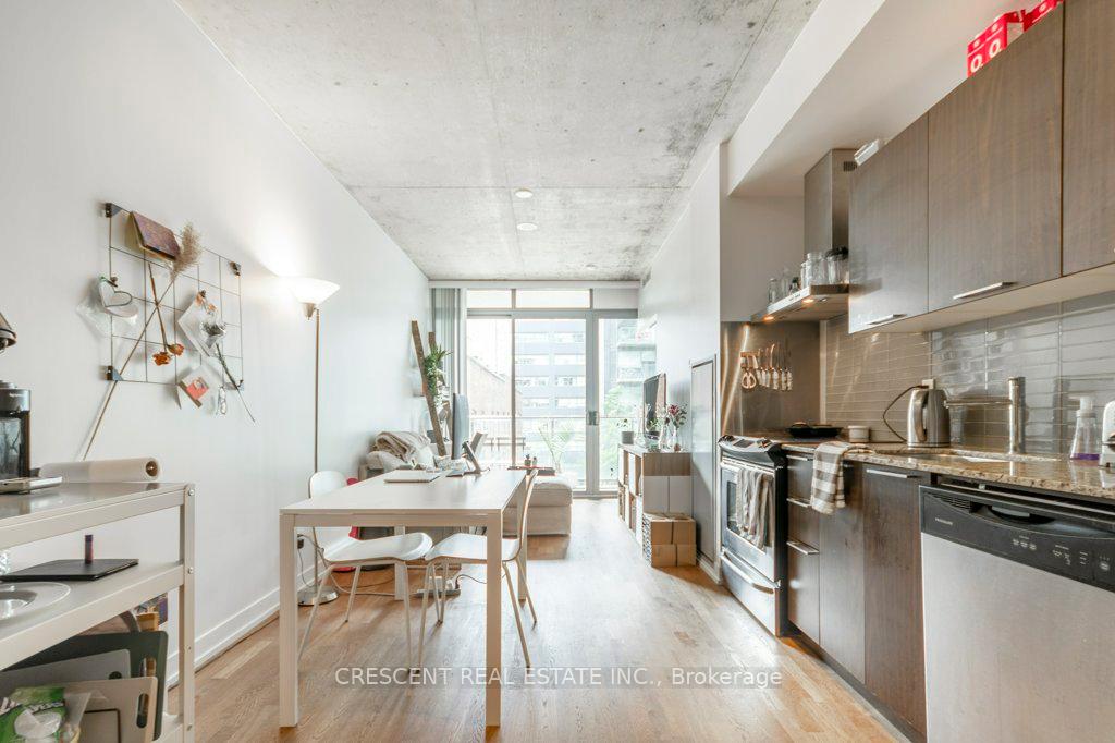 Front of Unit 402, 650 King Street W