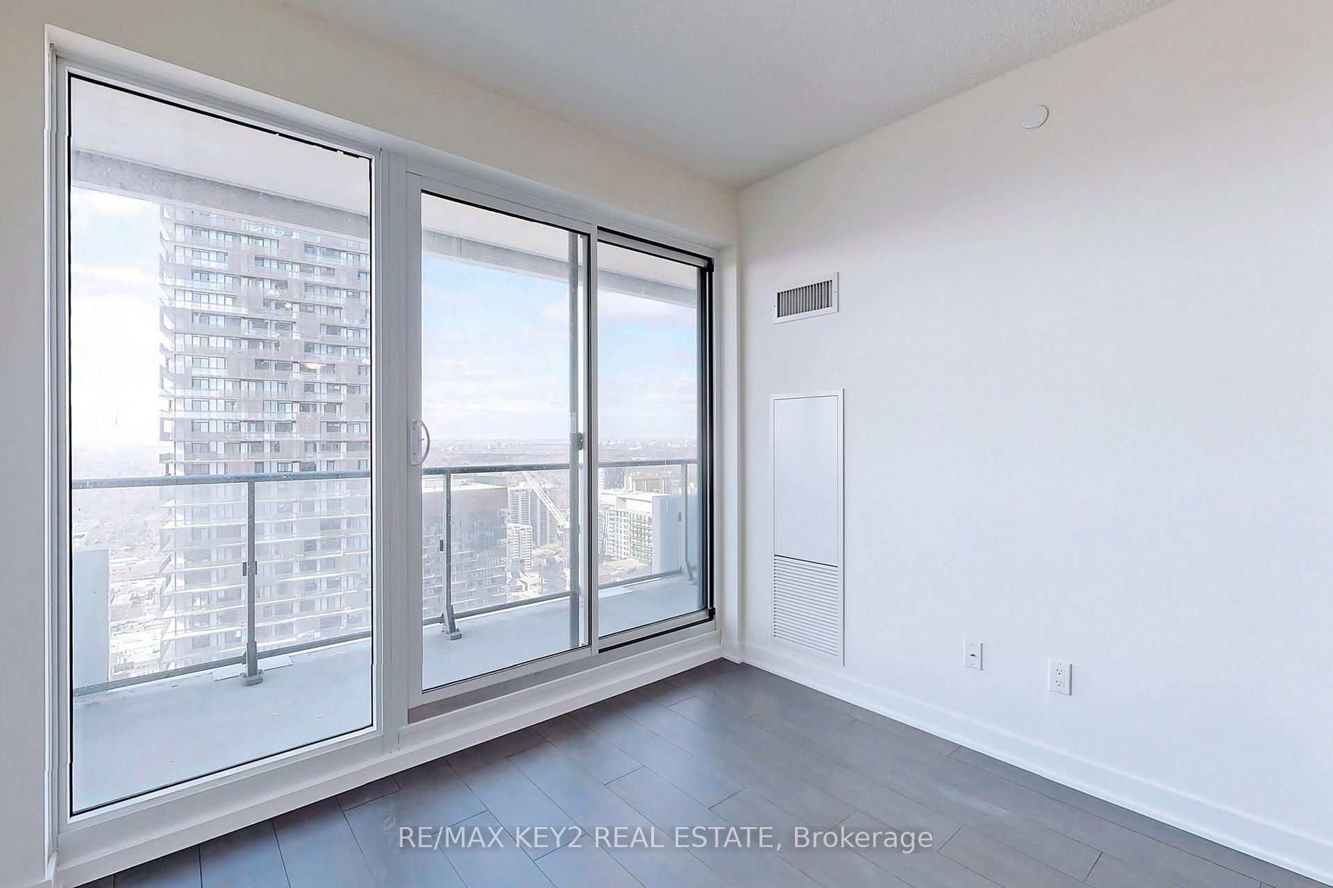 Photo 8 of Unit 4210, 2221 Yonge Street, Toronto, Mount Pleasant West — HOMEH