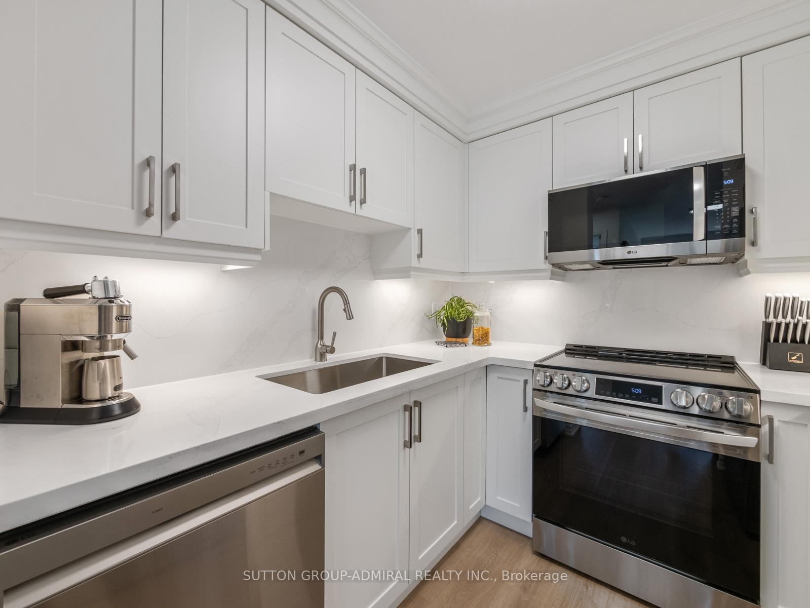Front of Unit 1112, 35 Finch Avenue E