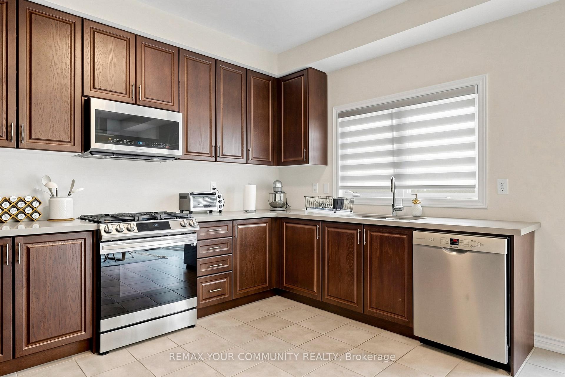 Photo 14 of 356 Danny Wheeler Boulevard, Georgina, Keswick North — HOMEH